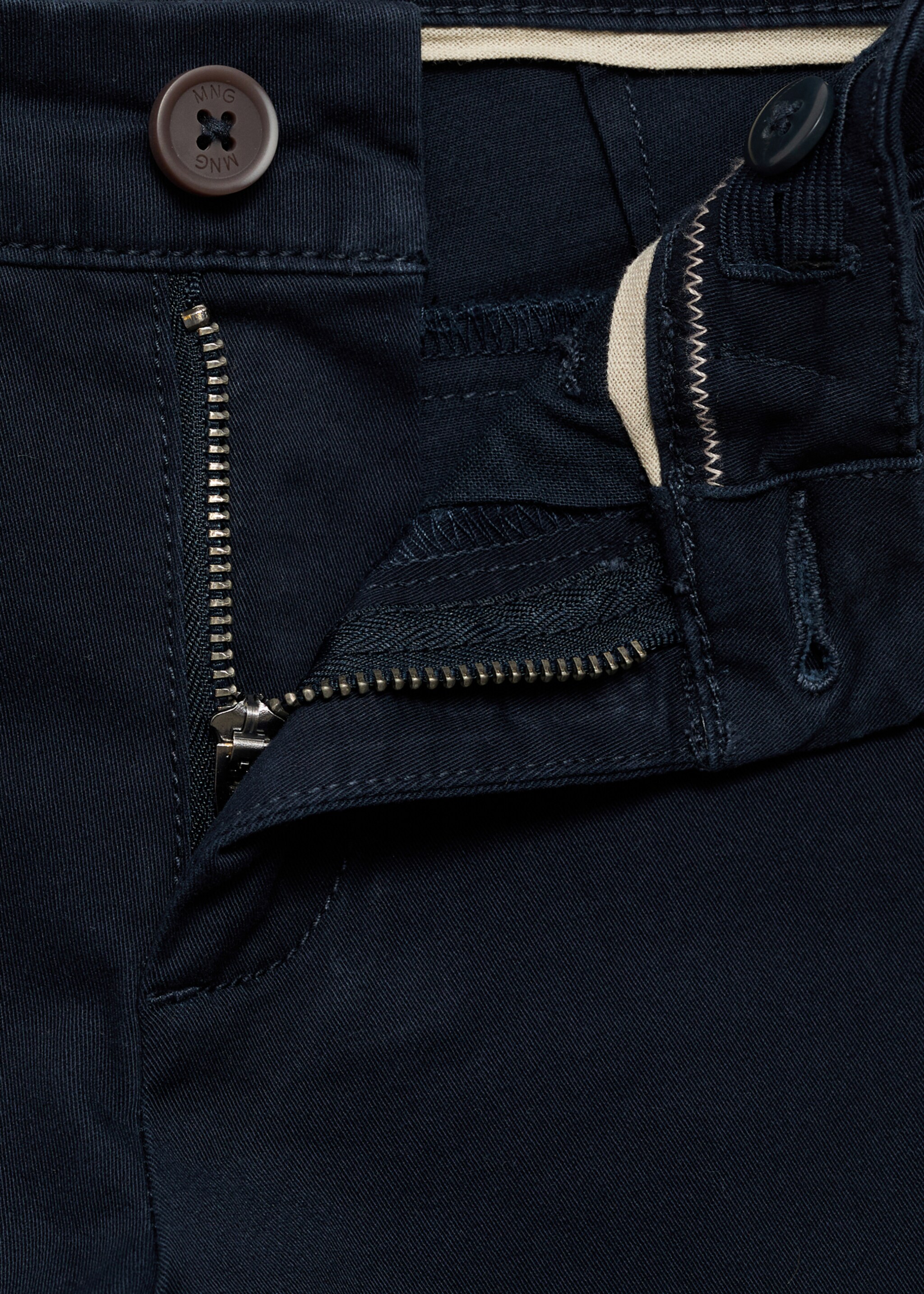 Chinohose aus Baumwolle - Detail des Artikels 0, Dunkles Marineblau. Ref: 77031011-00.