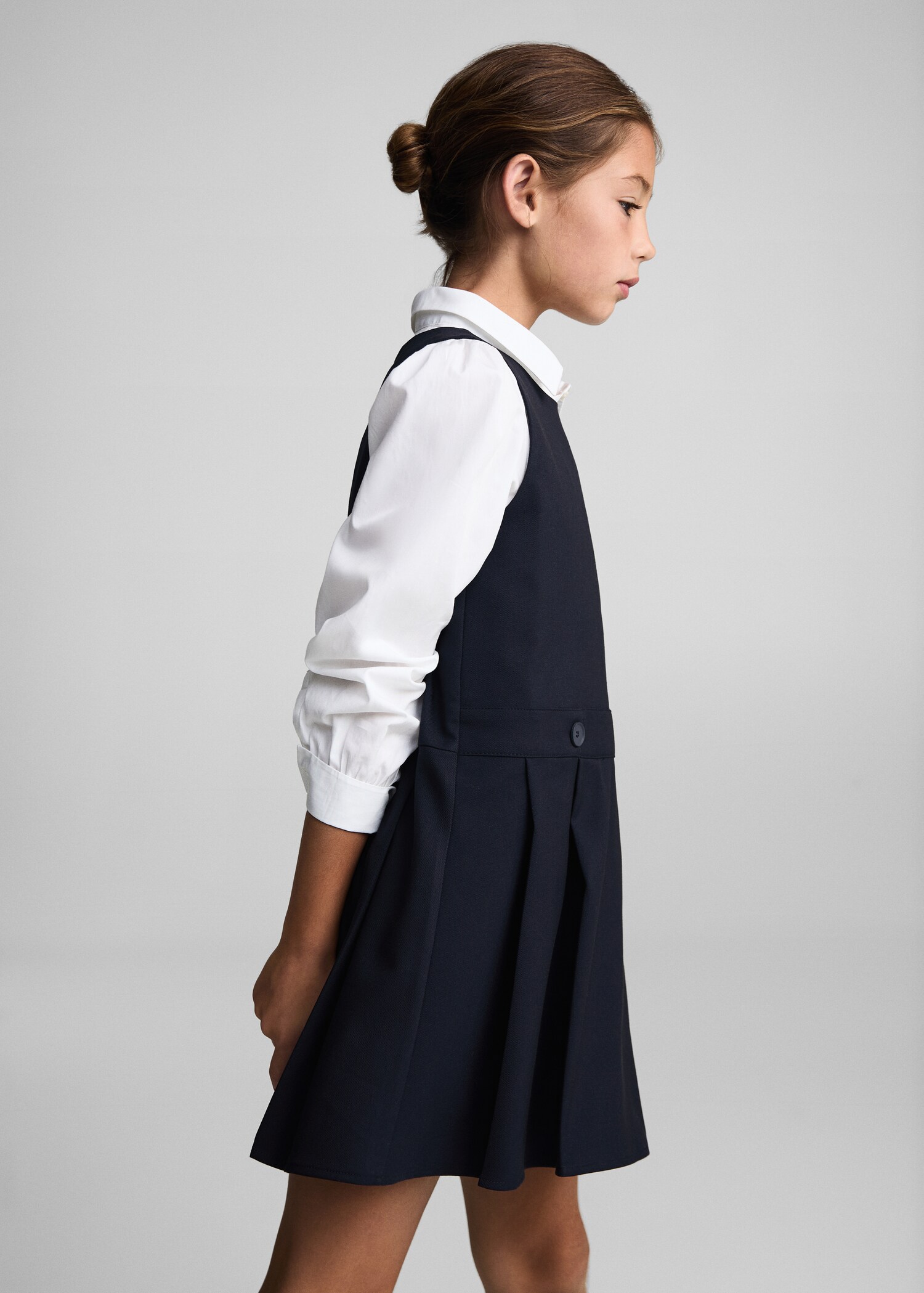 Robe courte plissée - Plan moyen