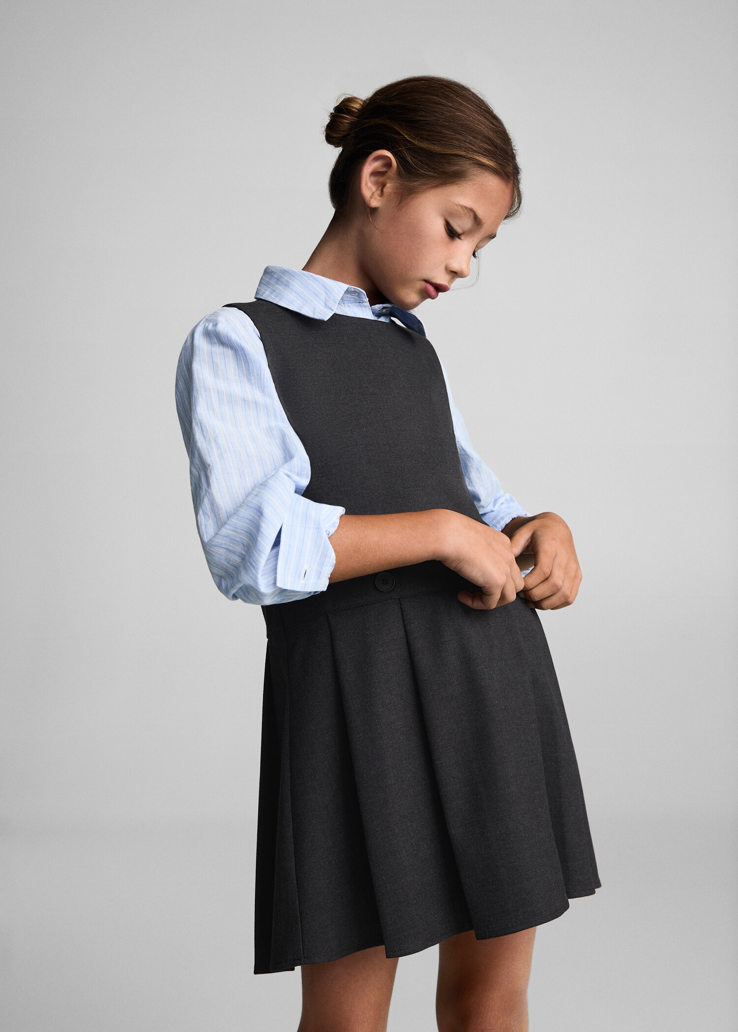 Robe courte plissée - Plan moyen