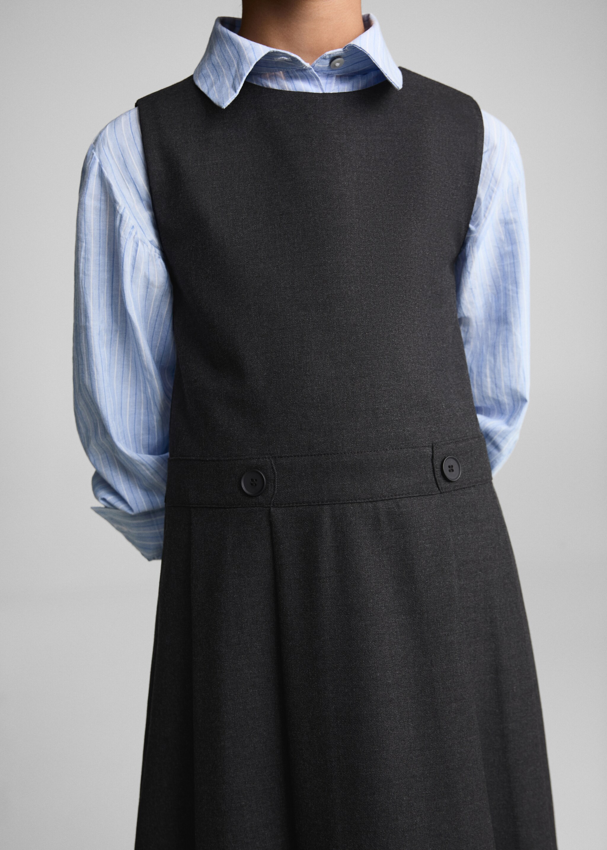 Robe courte plissée - Détail de l'article 6, Gris. Ref: 77032008-00.
