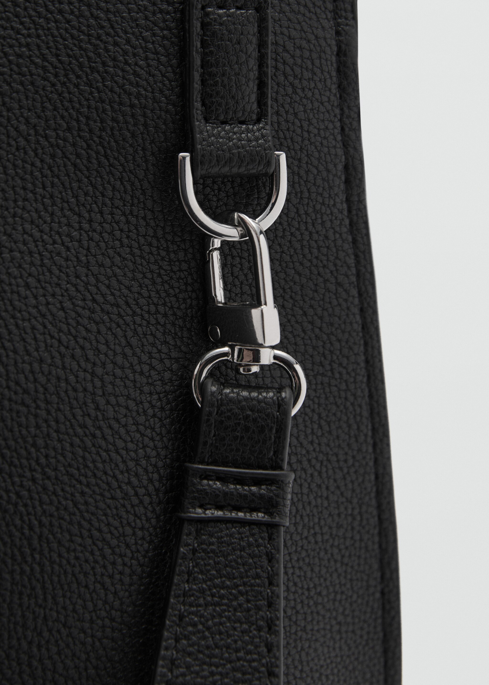 Handtasche mit Leder-Effekt - Detail des Artikels 3, Schwarz. Ref: 77032544-00.