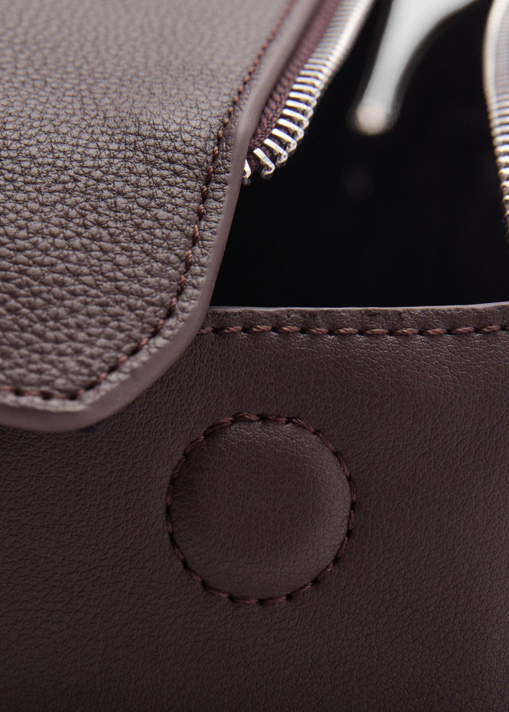 Trousse cuir foulé zip - Détail de l'article 2, Marron. Ref: 77032545-00.