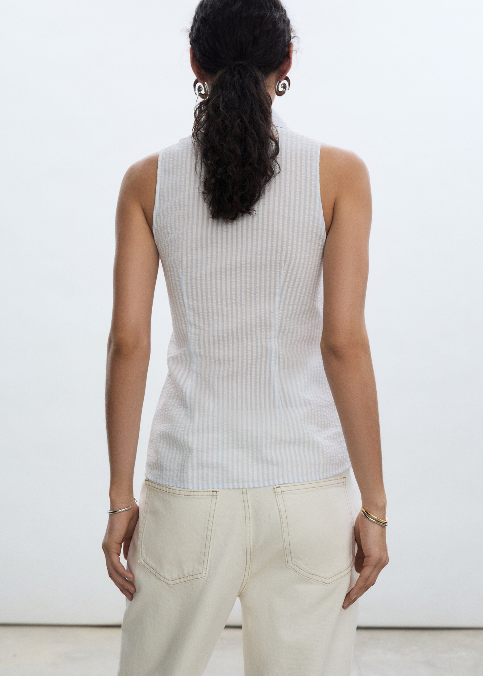 Striped textured shirt - Reverse of the article