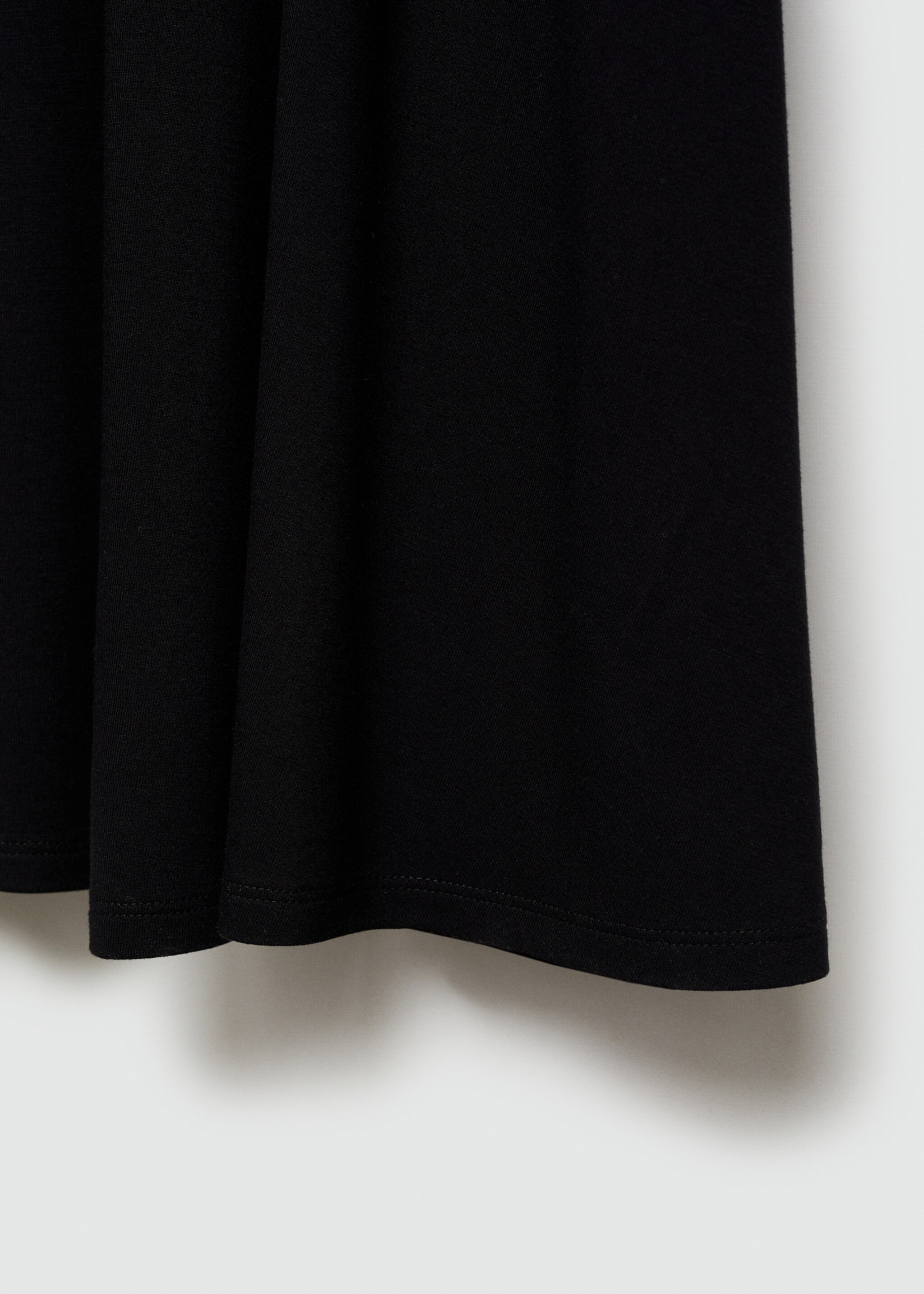 Ausgestelltes Trägerkleid - Detail des Artikels 0