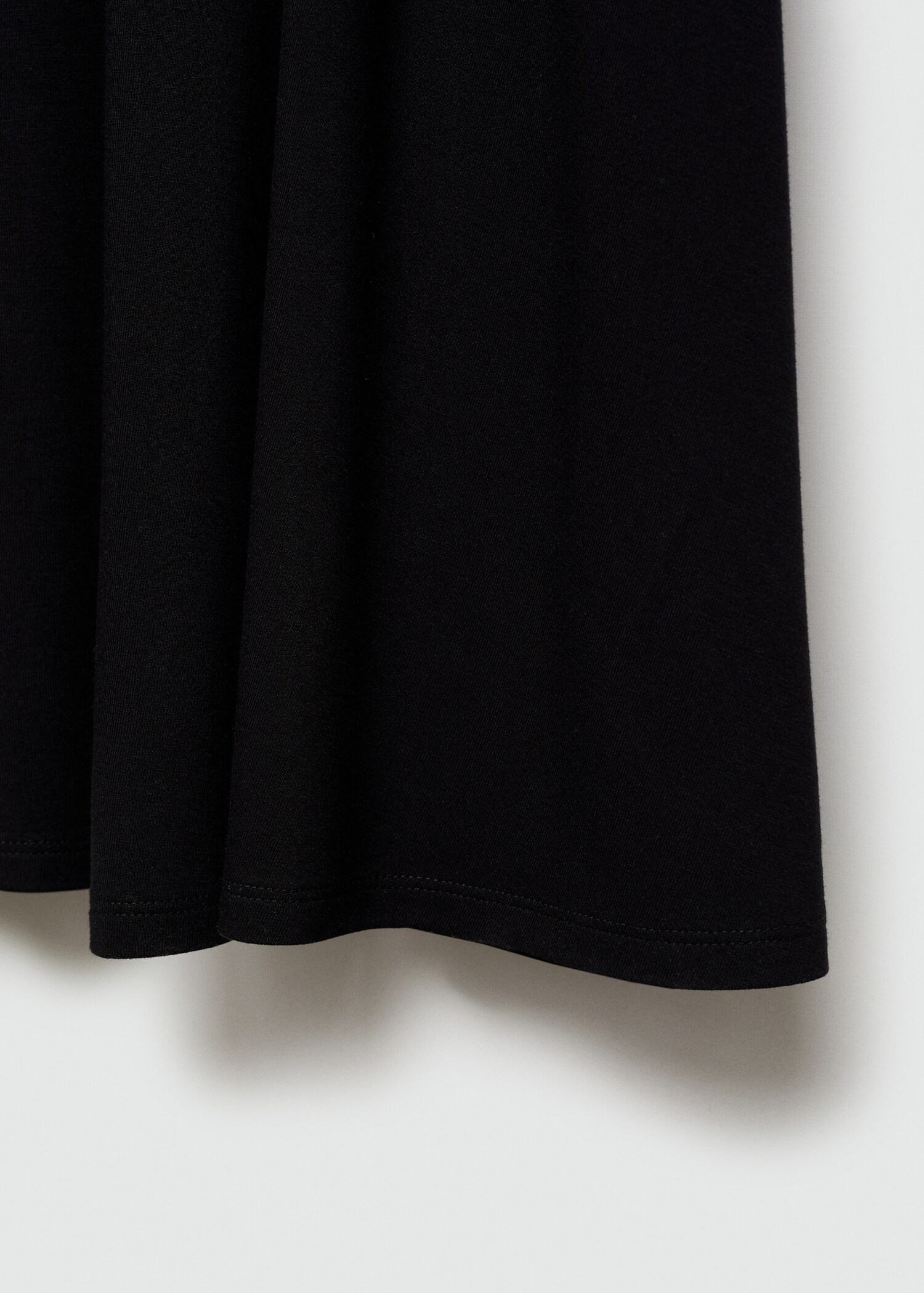 Ausgestelltes Trägerkleid - Detail des Artikels 0