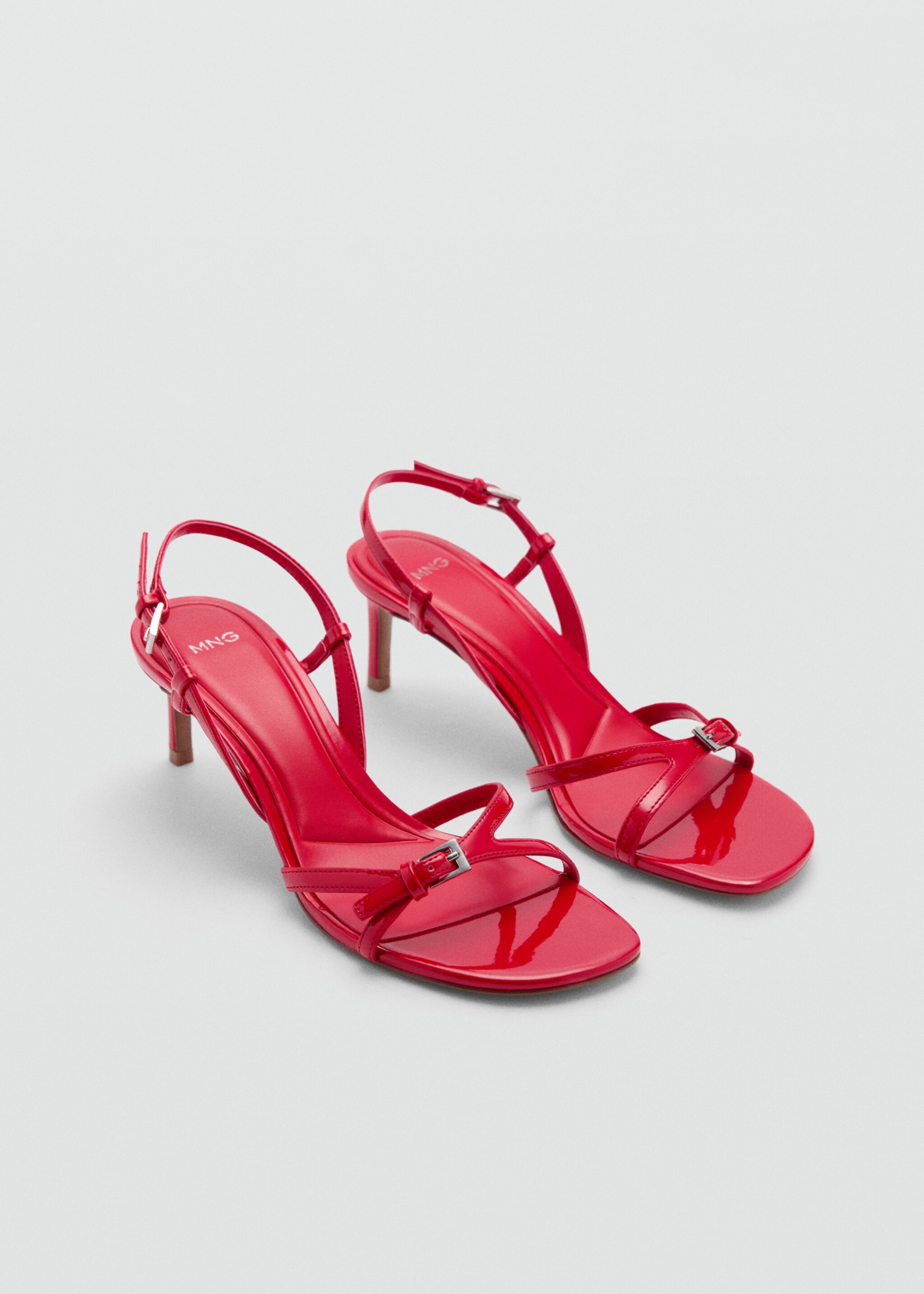 Heeled sandals with strap and buckle - Medium plane