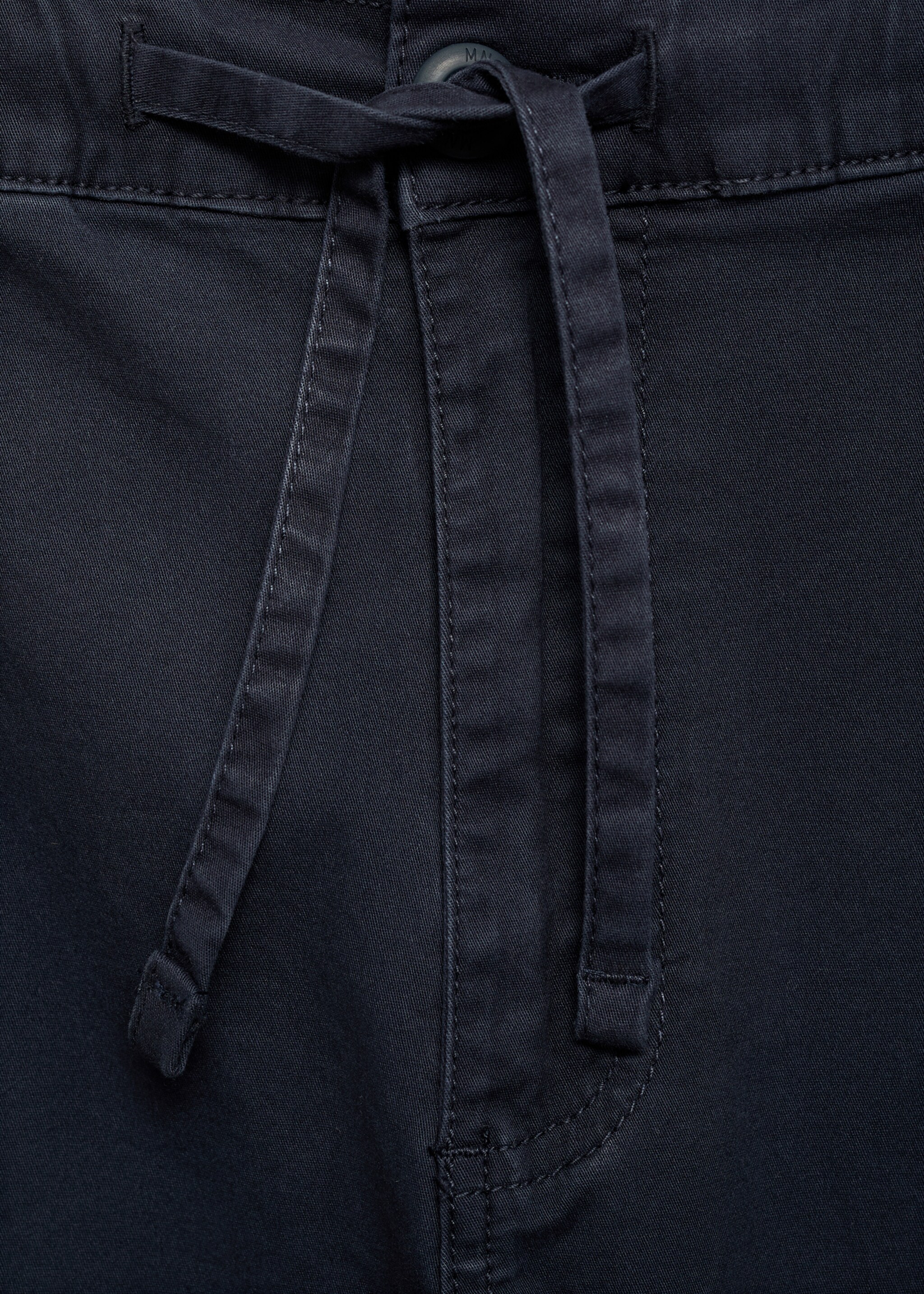 Joggerpants im Cargo-Stil - Detail des Artikels 0, Dunkles Marineblau. Ref: 77032937-00.