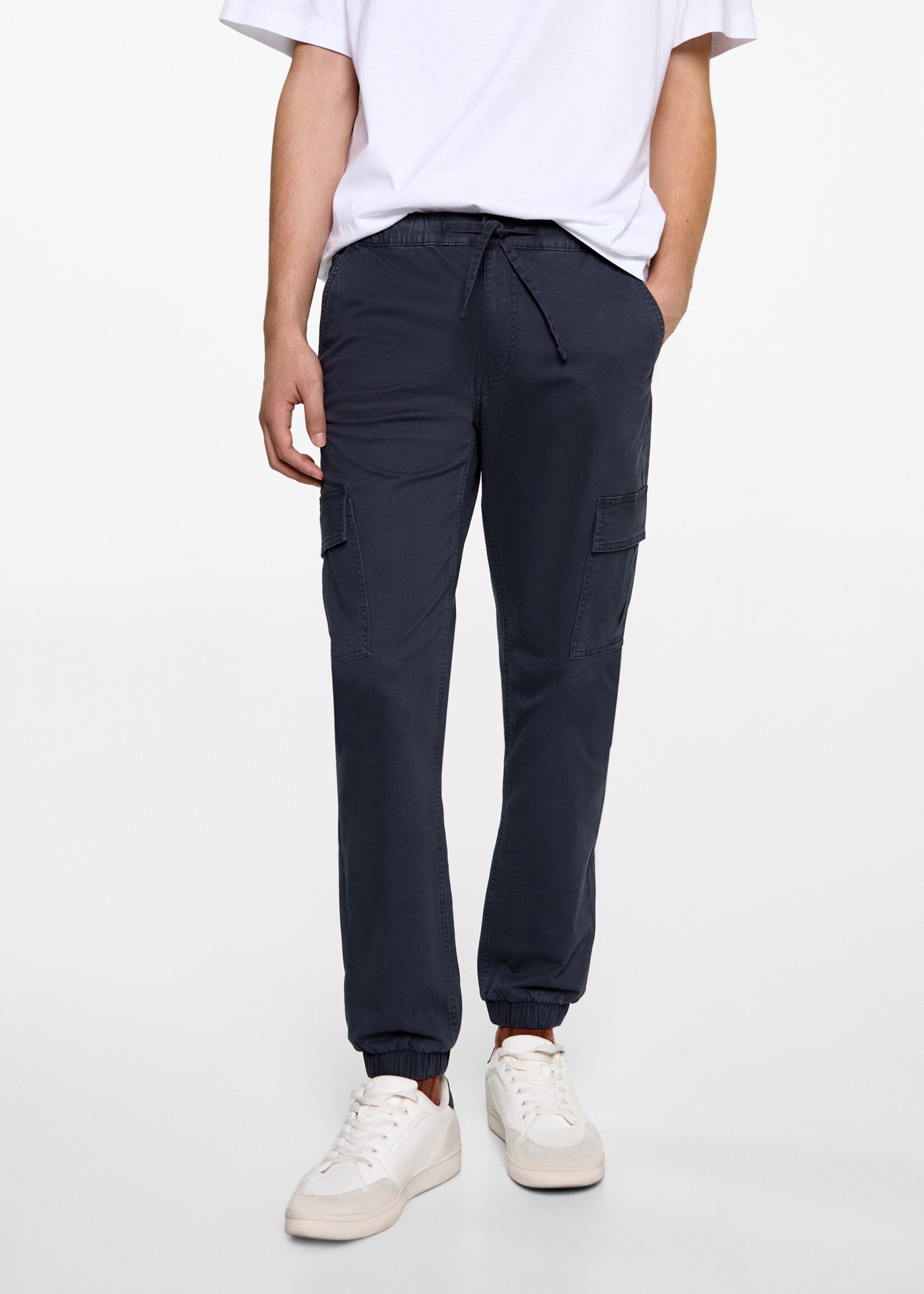 Joggerpants im Cargo-Stil - Detail des Artikels 6, Dunkles Marineblau. Ref: 77032937-00.