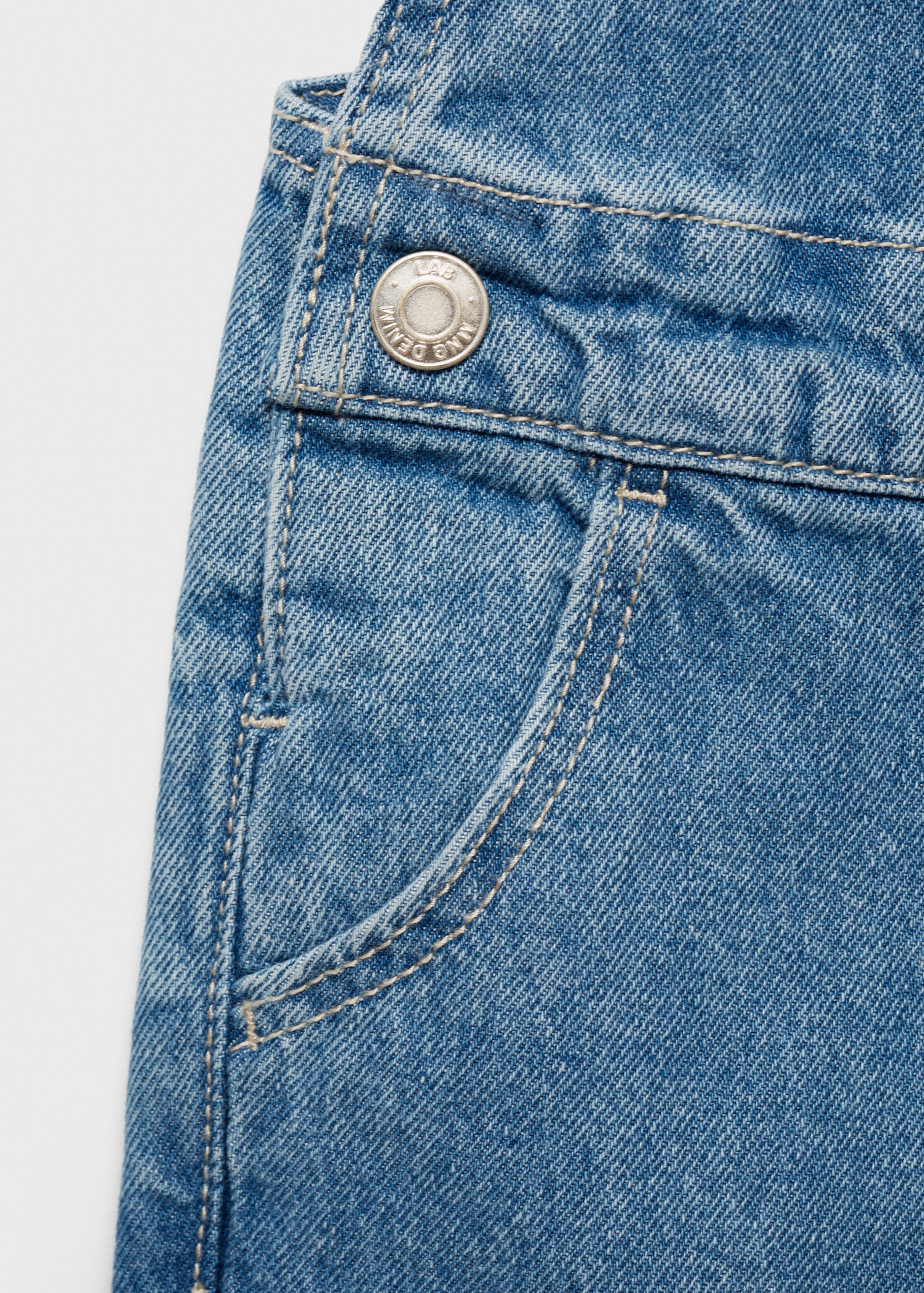 Jeans-Latzhose mit Rüschen - Detail des Artikels 0, Mittelblau. Ref: 77033260-00.