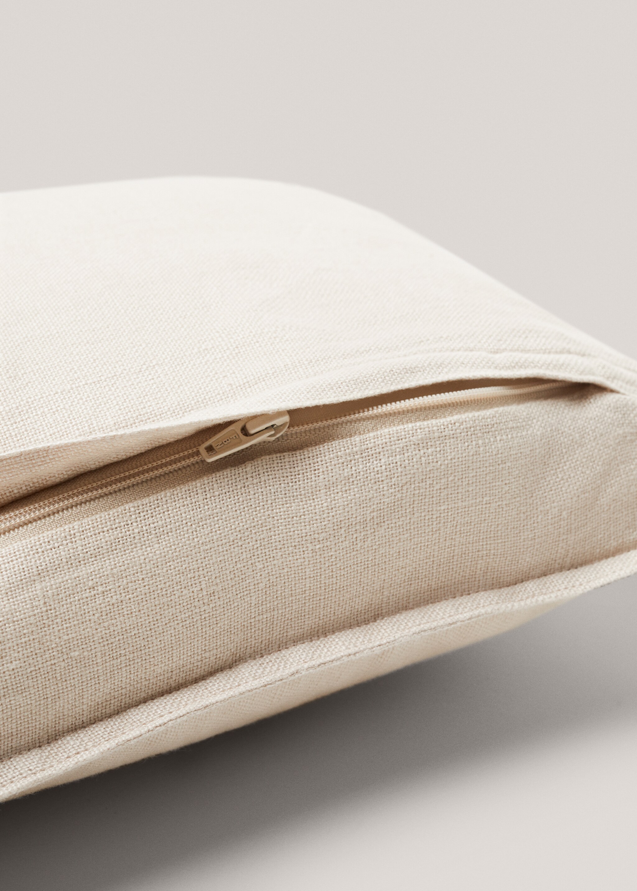 100% linen cushion case 45x45cm - Details of the article 3, Sand. Ref: 77033278-00.