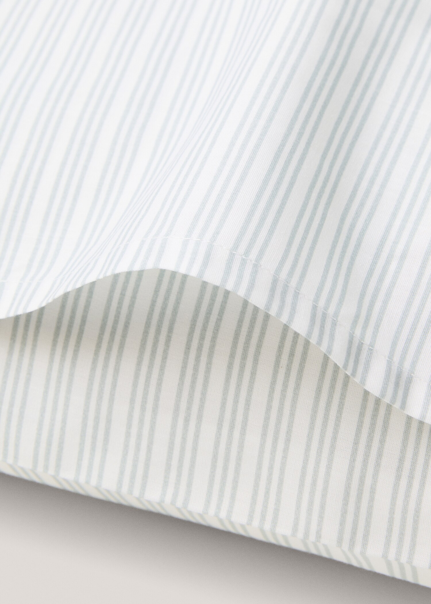 Stripe-print pillow cases 60x60cm - Details of the article 1
