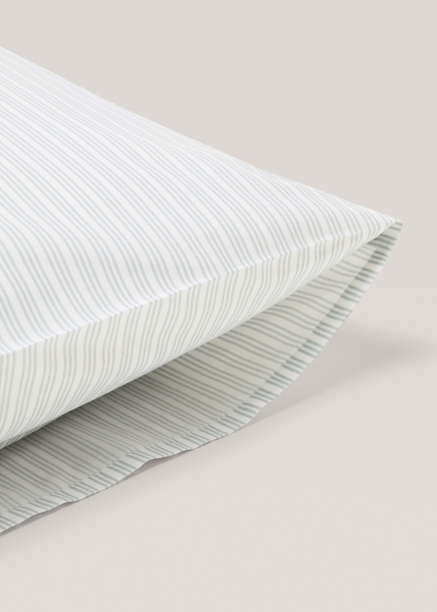 Stripe-print pillow cases 60x60cm - Details of the article 2