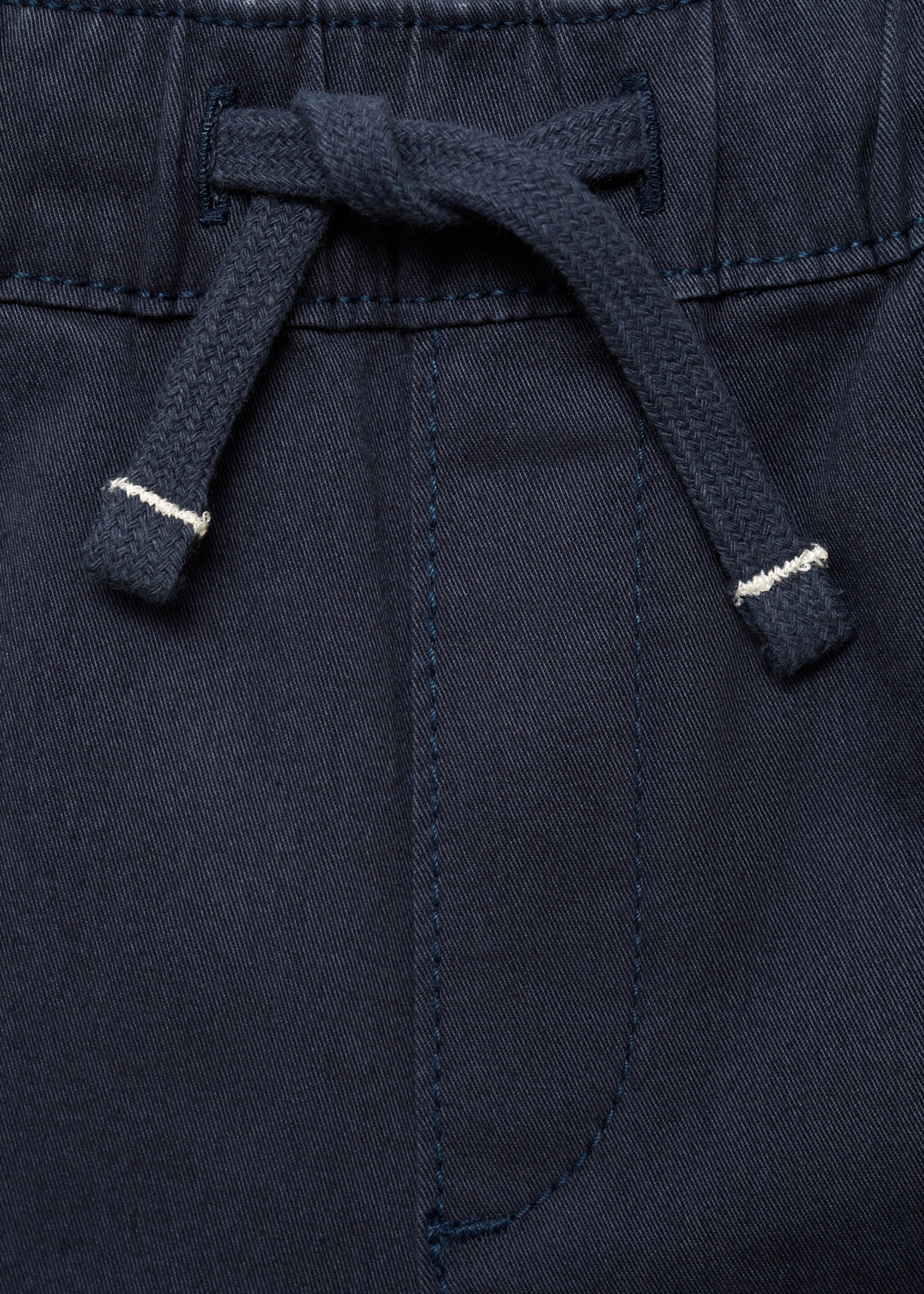 Broek met elastische tailleband - Detail van het artikel 8, Donkermarine. Ref: 77034013-00.