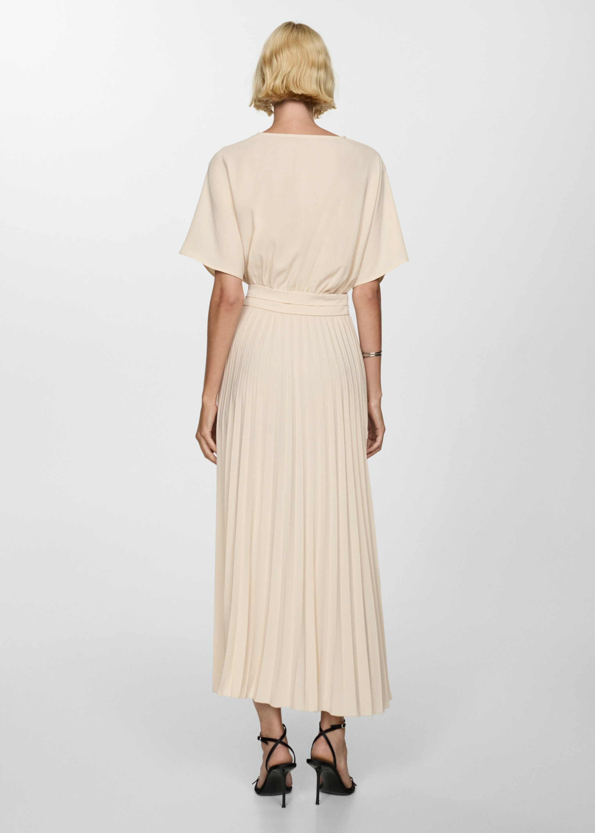 Ausgestelltes Plissée-Kleid - Rückseite des Artikels