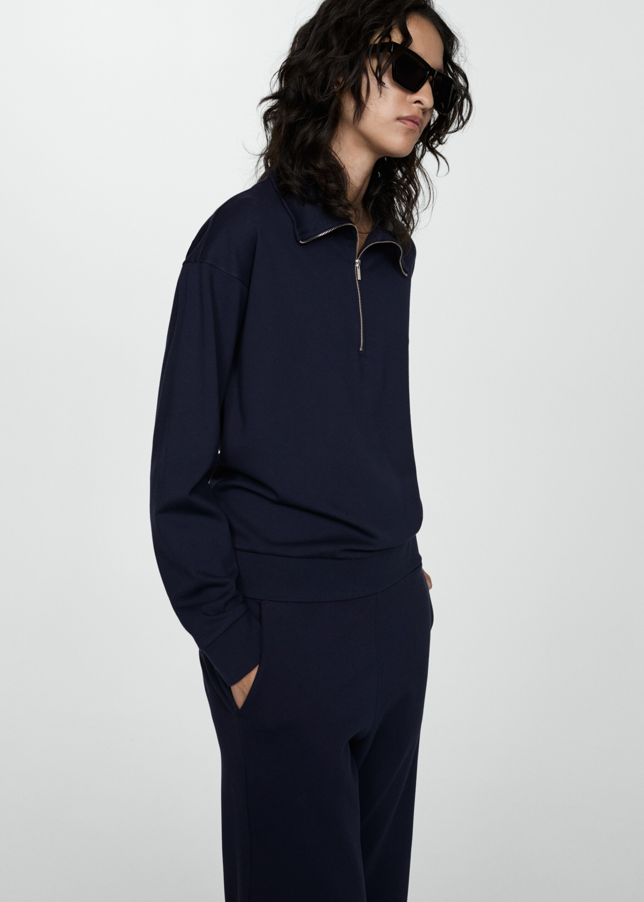 Pocket jogger trousers - Details of the article 1, Dark Navy. Ref: 77034022-00.