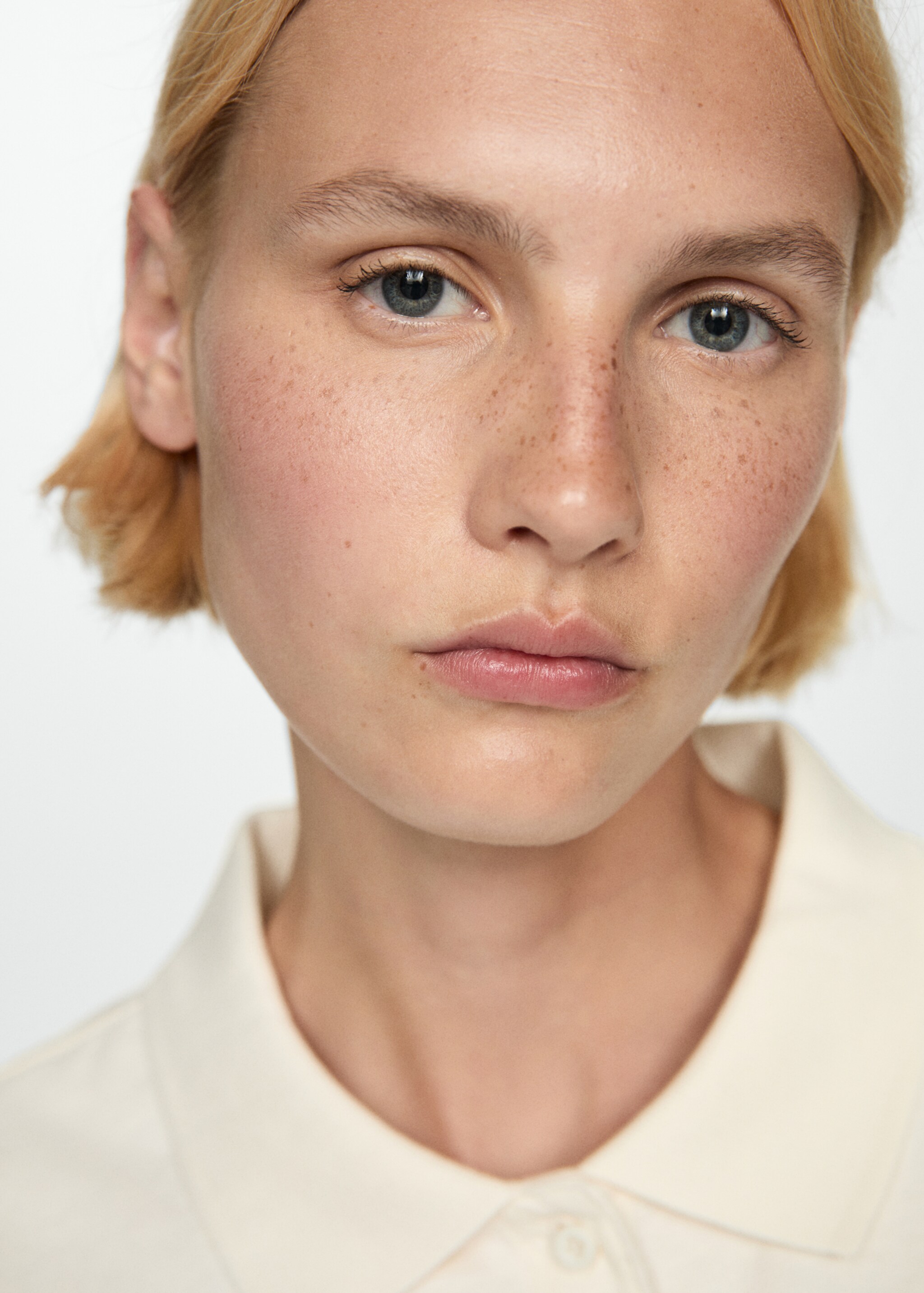 Cropped polo shirt with striped detail - Details of the article 1, White. Ref: 77034023-00.