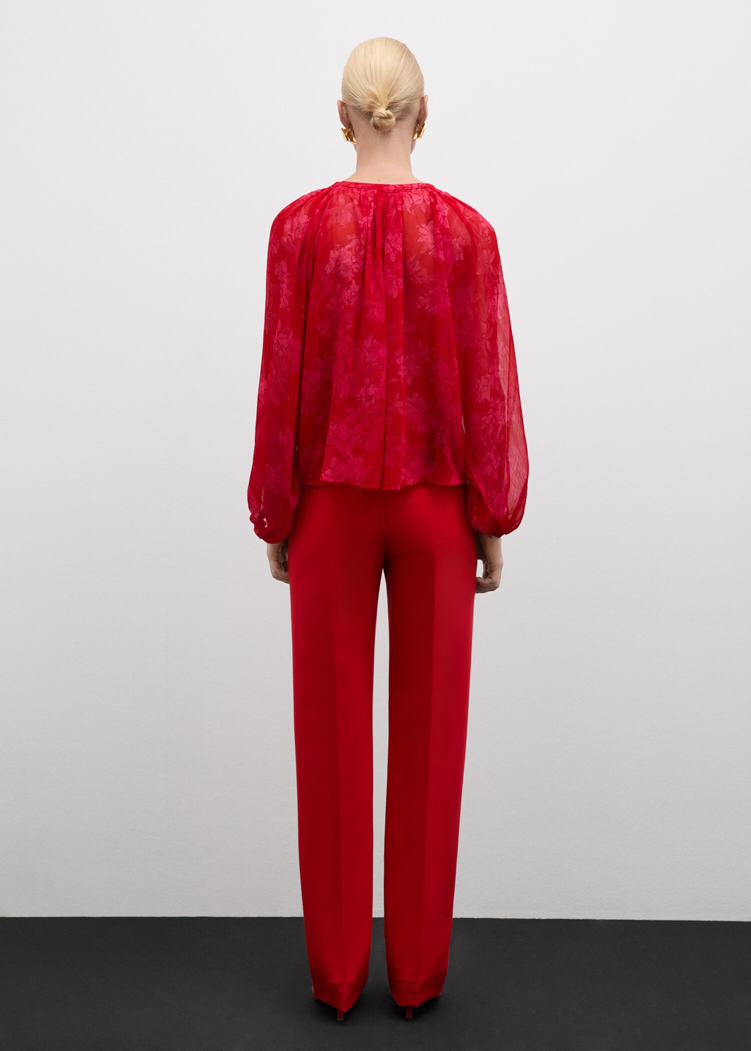 Semi-transparent floral-print blouse - Reverse of the article