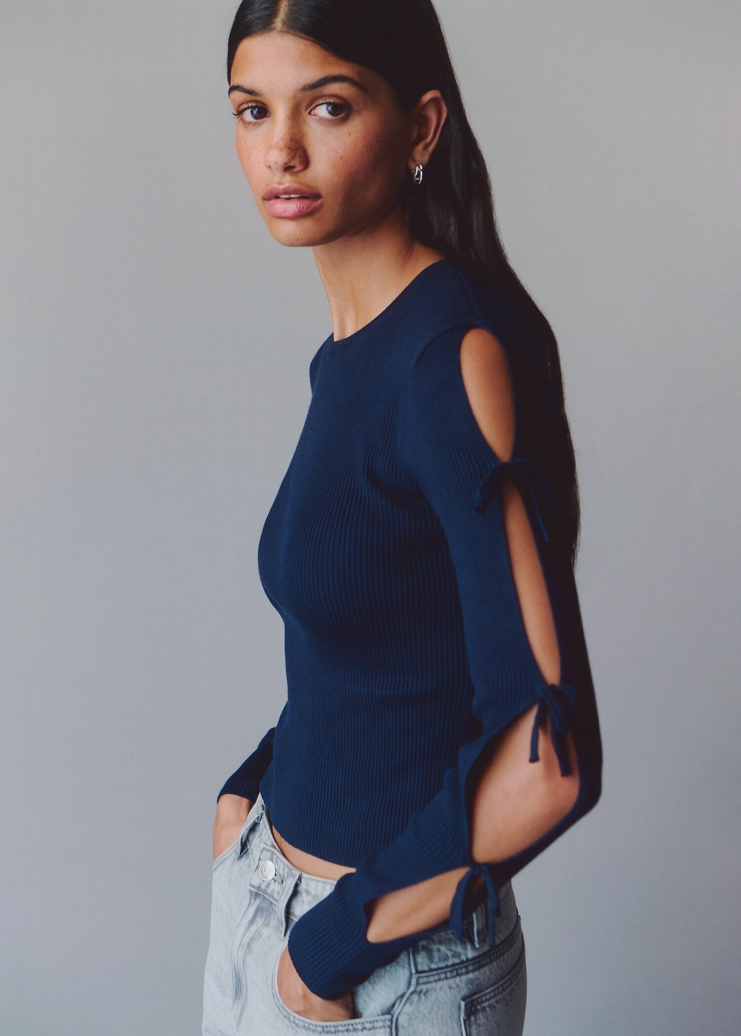 Sweater with bow openings - Details of the article 5