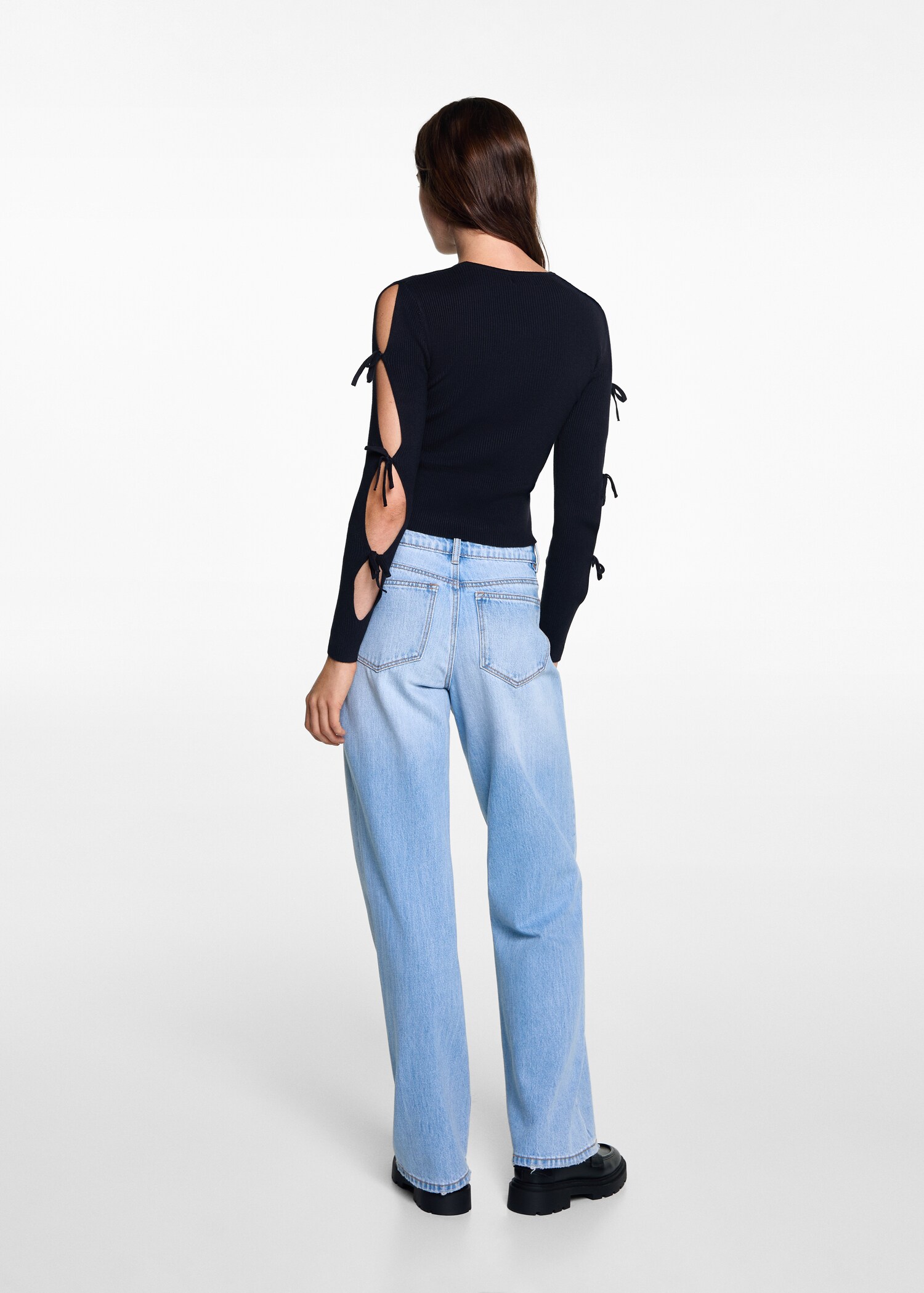 Sweater with bow openings - Reverse of the article