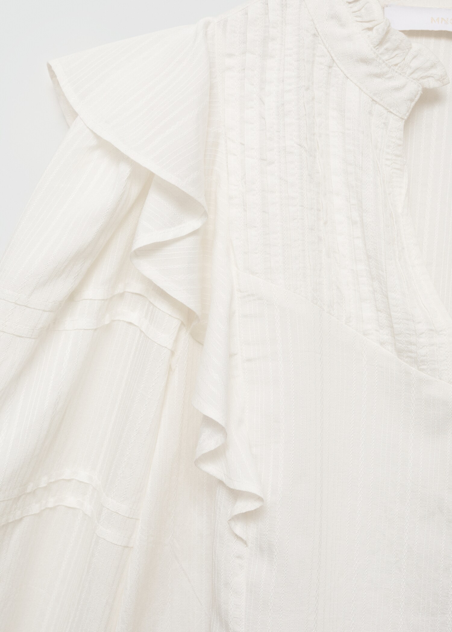 Bluse mit Rüschen-Relief - Detail des Artikels 0