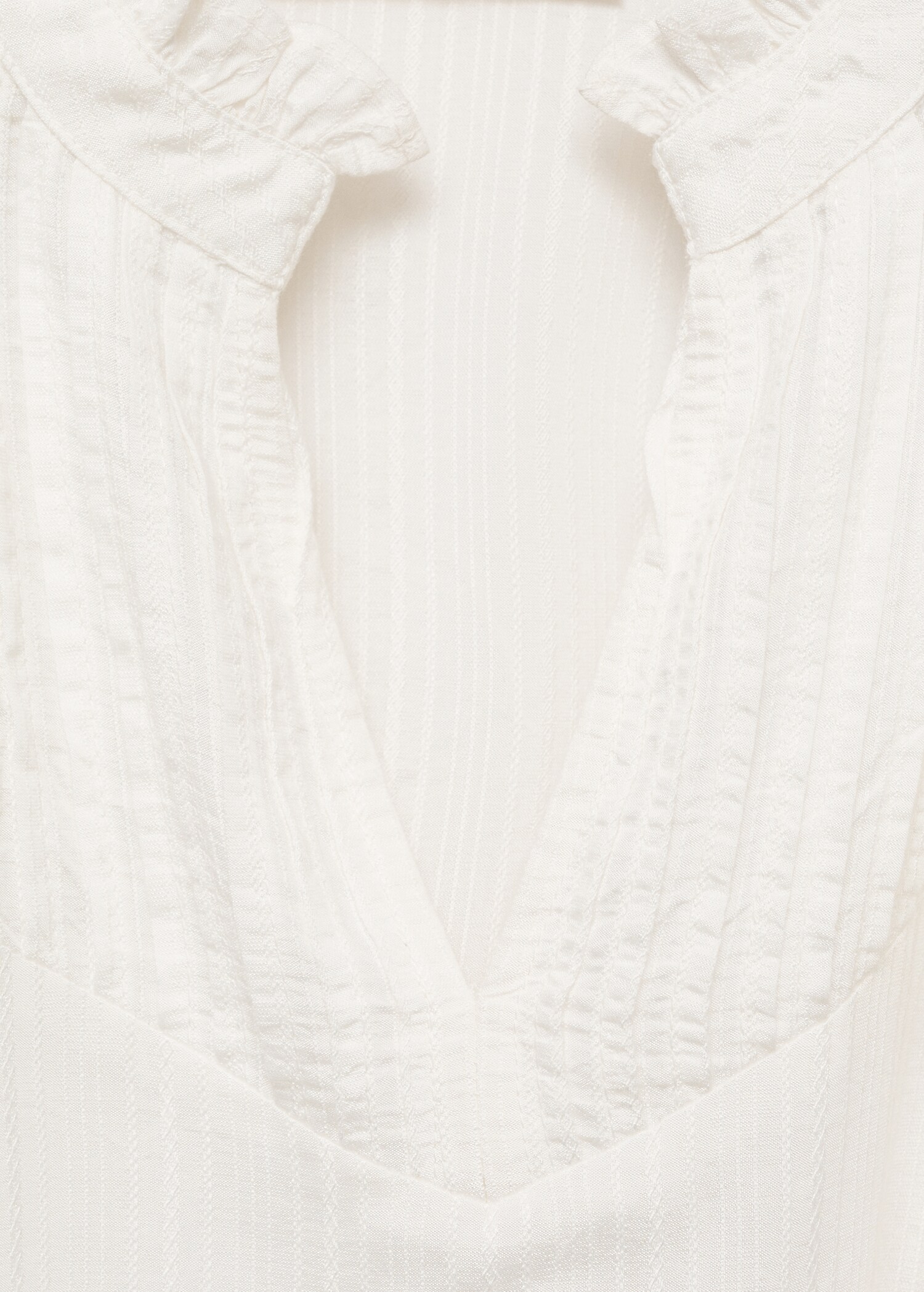 Bluse mit Rüschen-Relief - Detail des Artikels 8