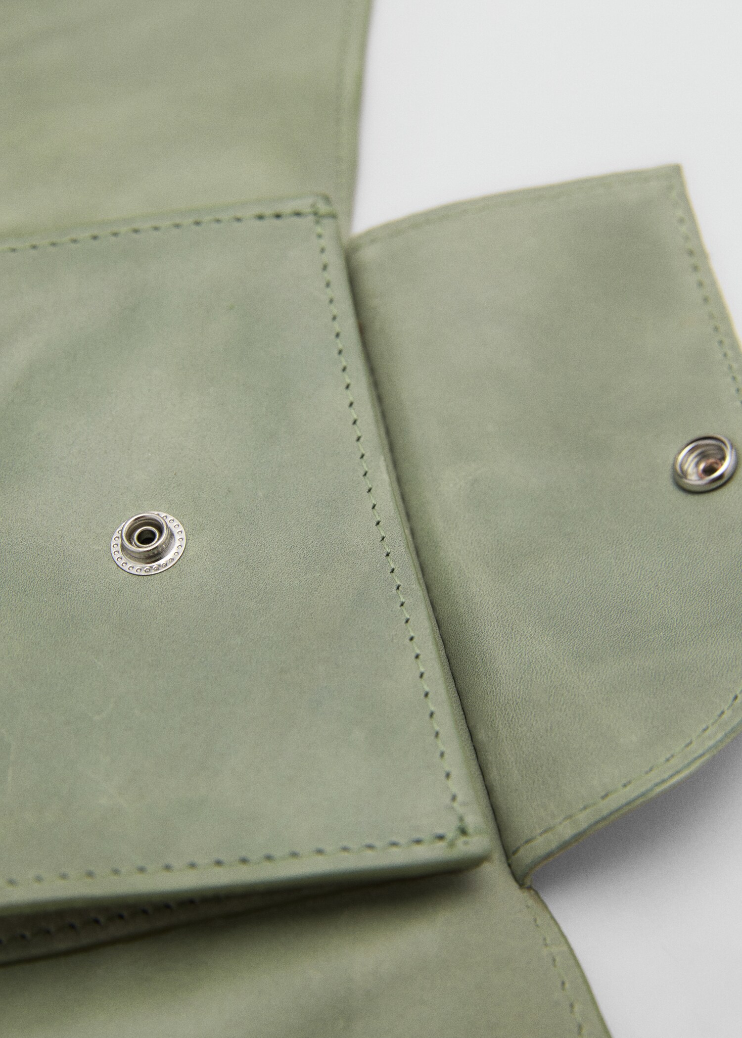 Leather belt bag with pockets - Details of the article 2
