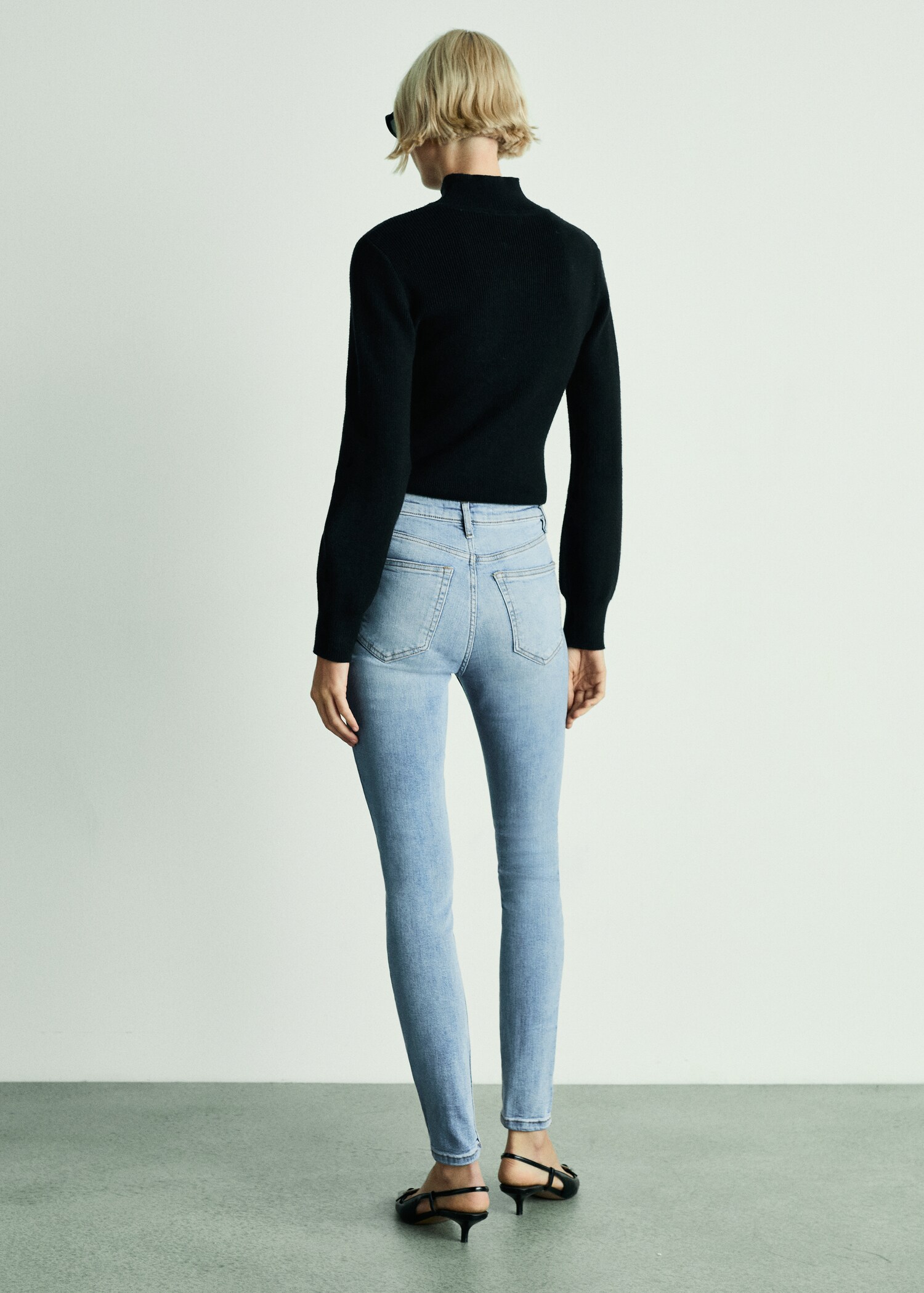 Skinny Jeans mit hohem Bund - Rückseite des Artikels