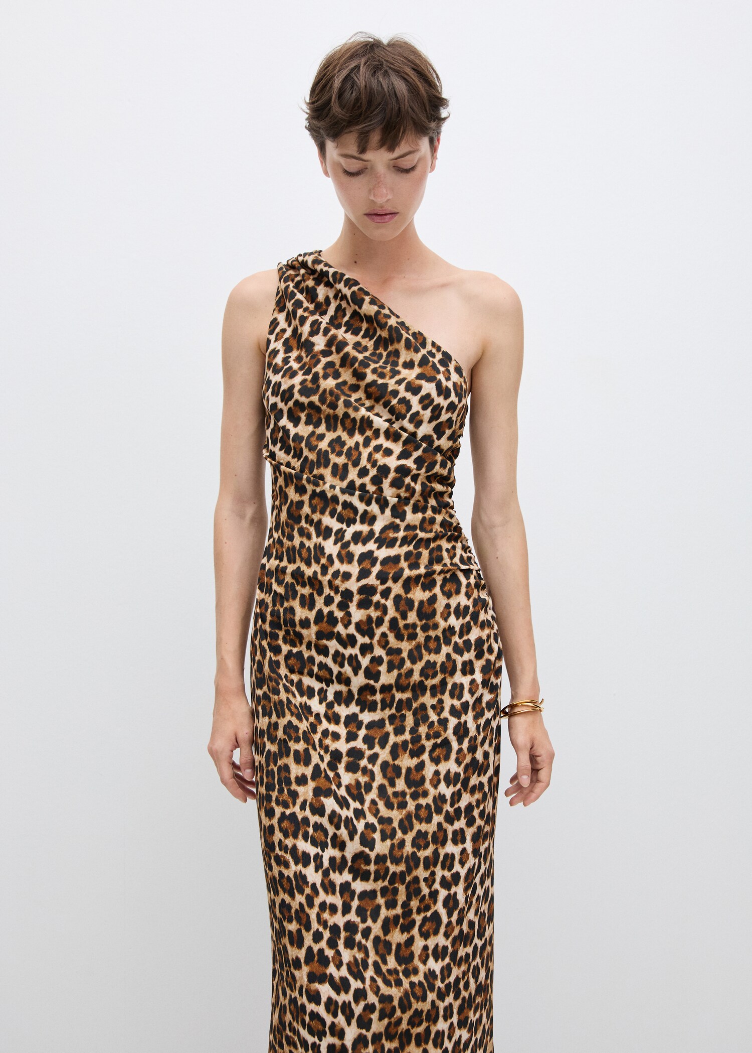 Asymmetrisk klänning animal print - Bild av mittparti