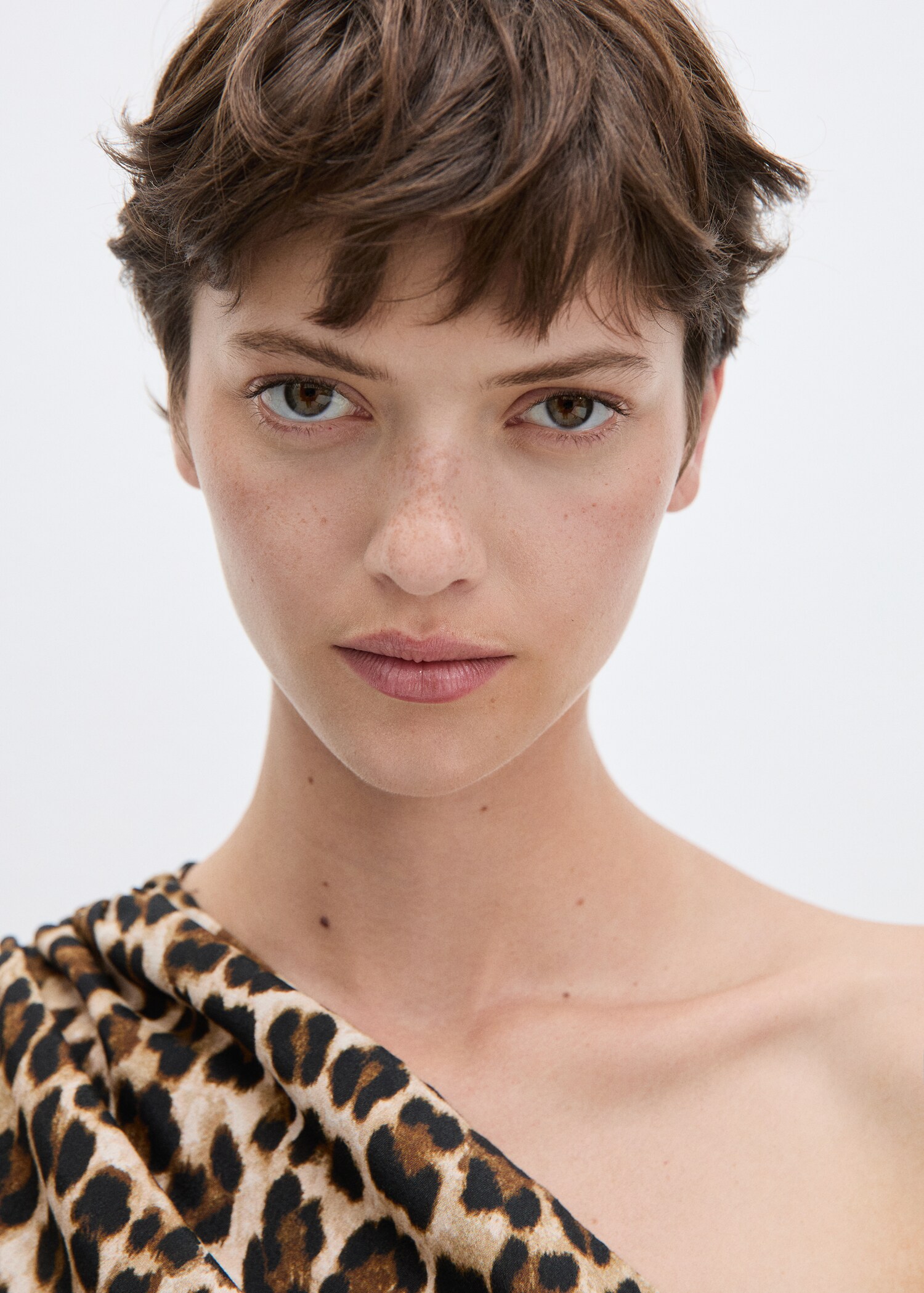 Asymmetrisk klänning animal print - Detaljer om artikeln 6