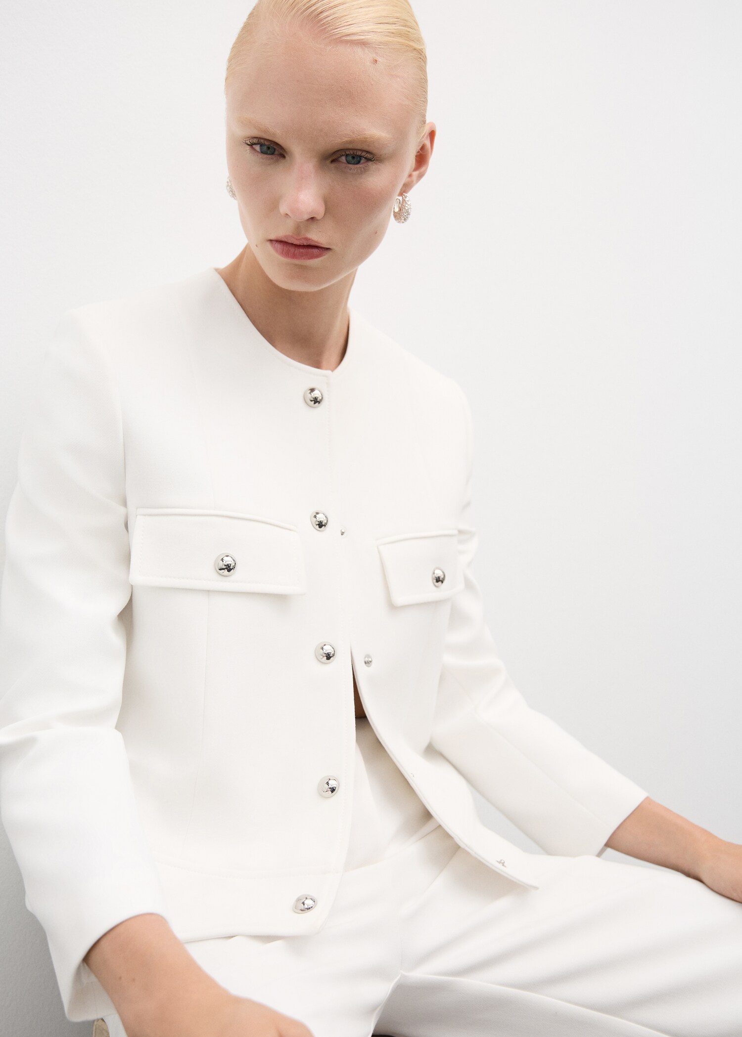 Buttoned jacket with pockets - Details of the article 2