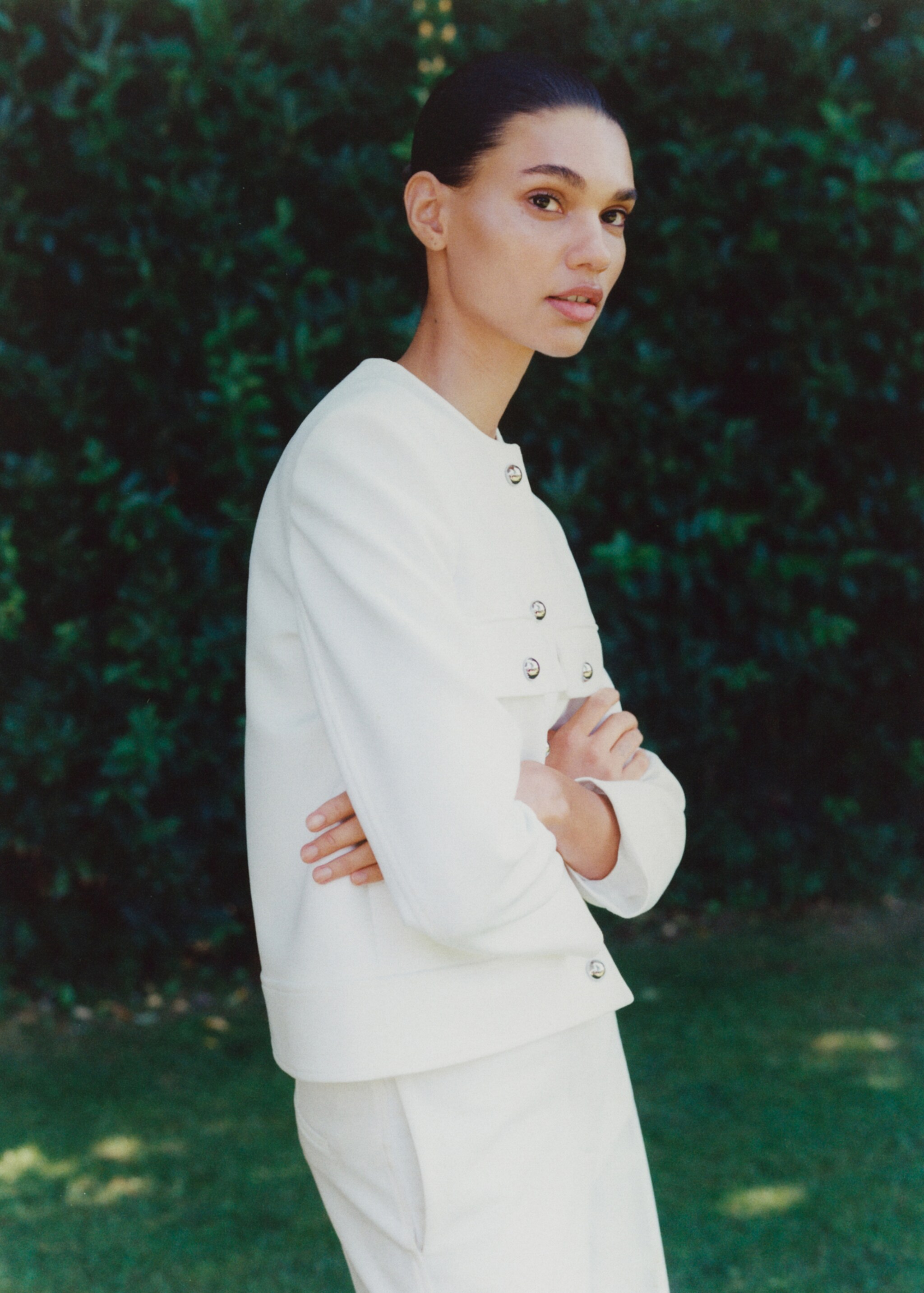 Jachetă cu nasturi și buzunare - Detaliu al articolului 7, Alb. Ref: 77034068-00.