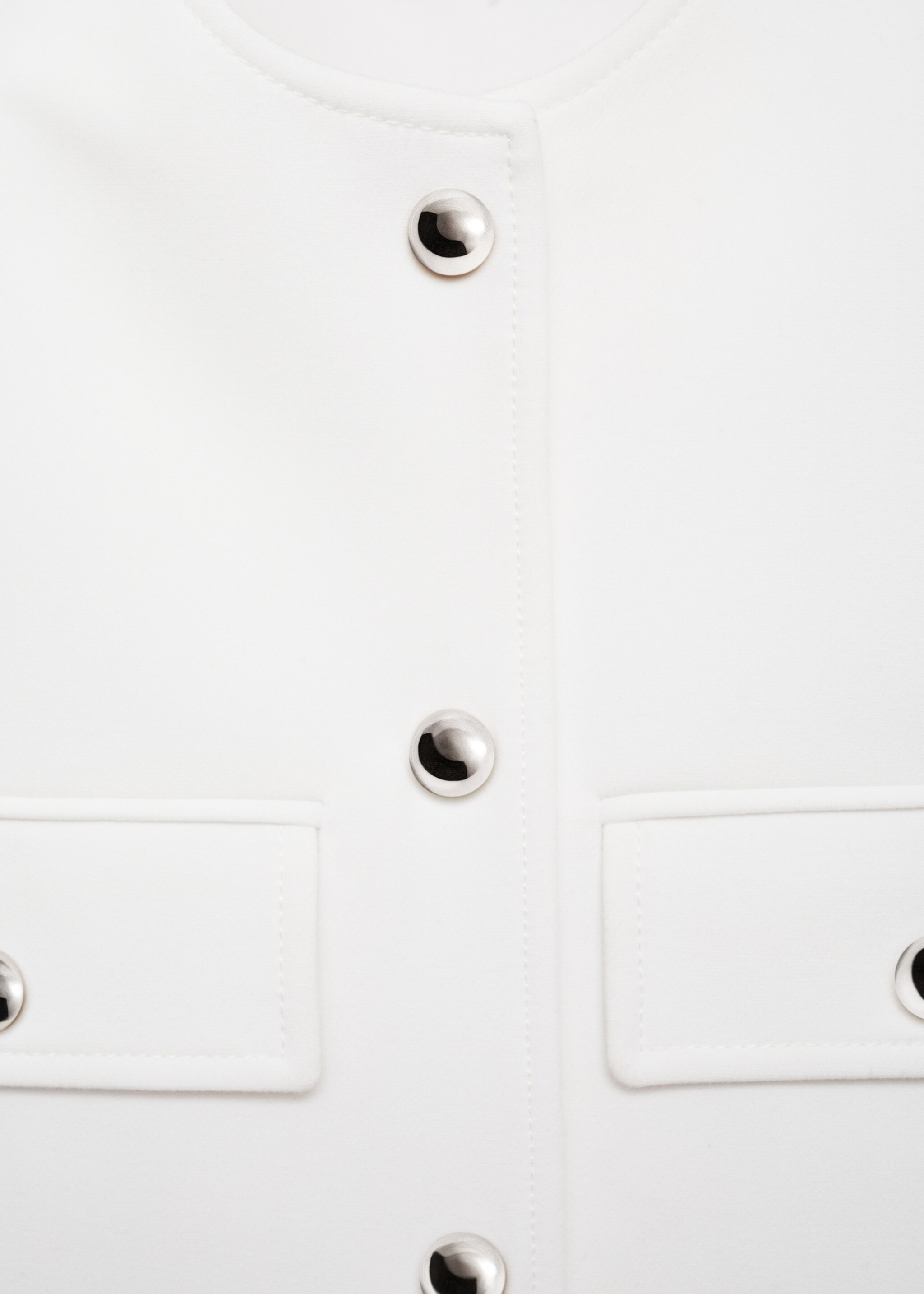 Jachetă cu nasturi și buzunare - Detaliu al articolului 8, Alb. Ref: 77034068-00.