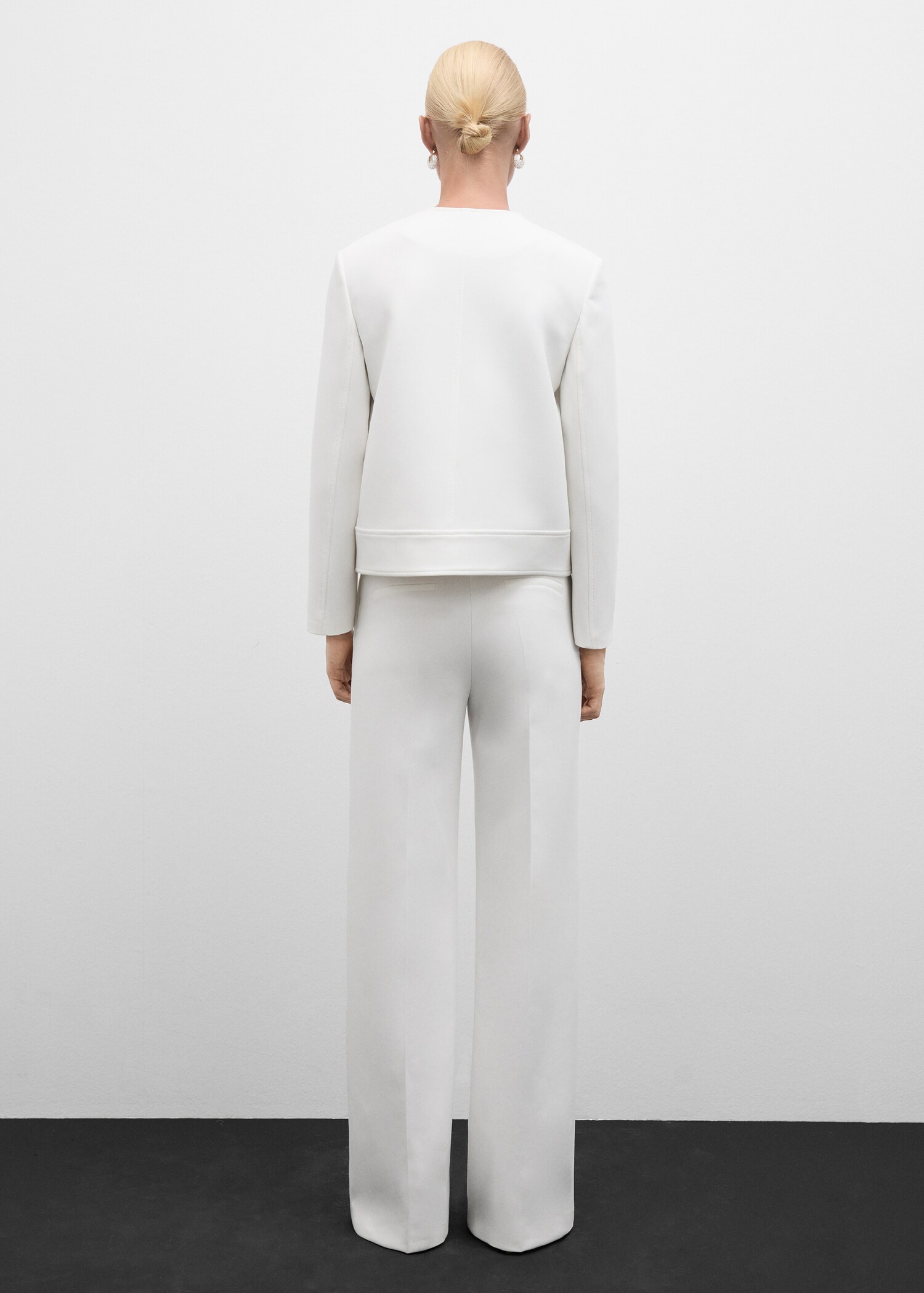 Buttoned jacket with pockets - Reverse of the article