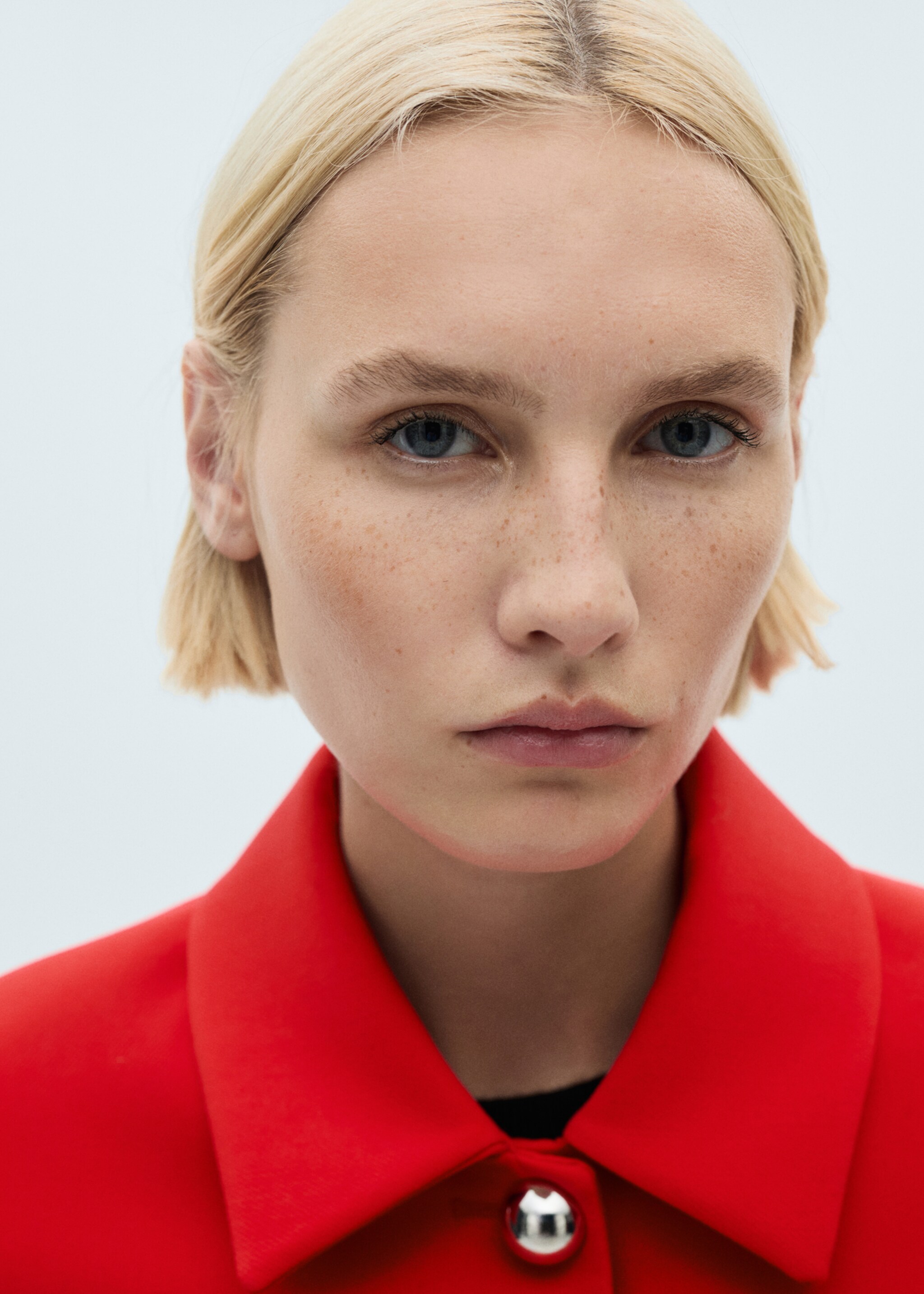 Buttoned cropped jacket - Details of the article 1, Red. Ref: 77034069-00.