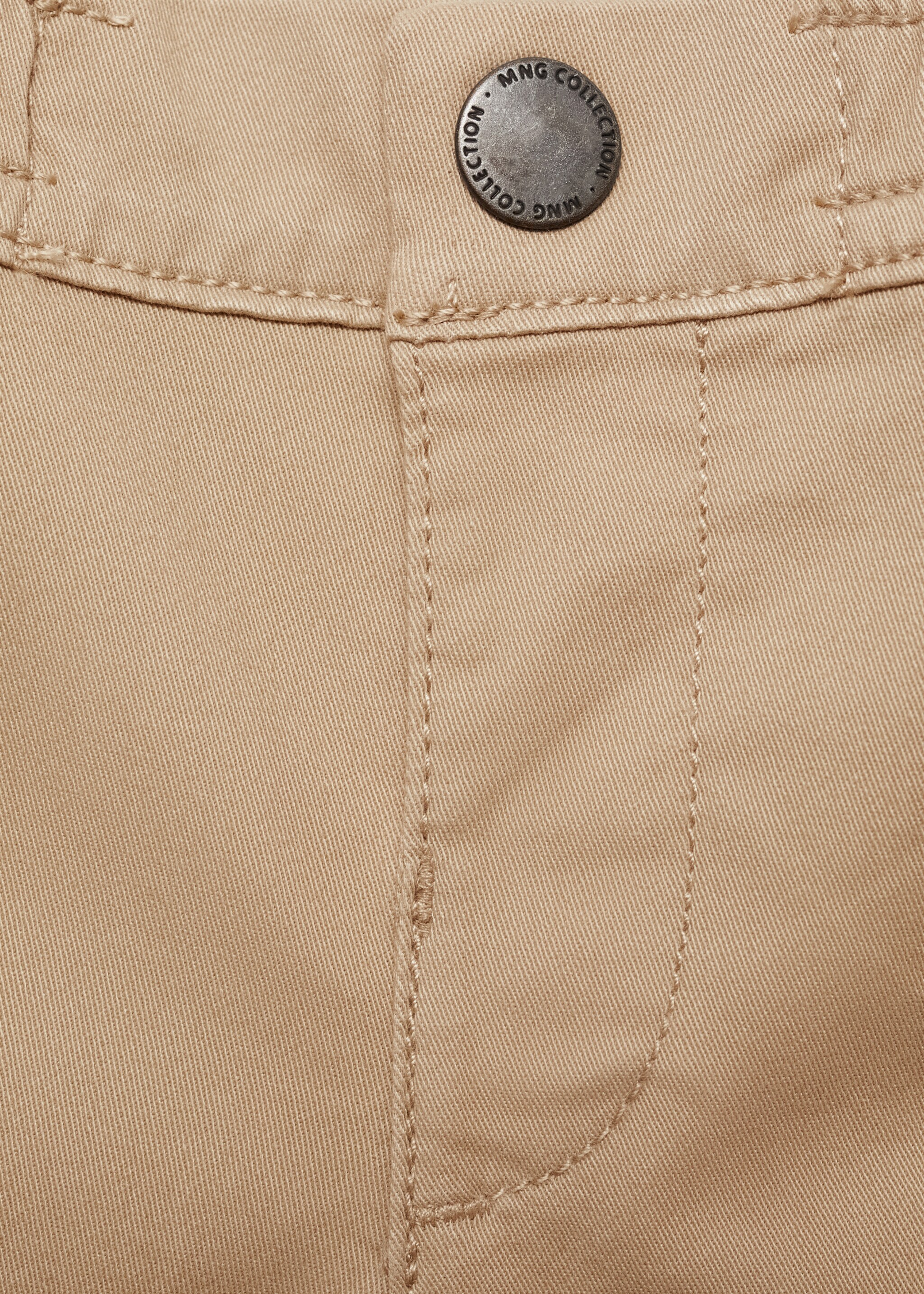 Elastic waist cargo trousers - Details of the article 8, Sand. Ref: 77034441-00.