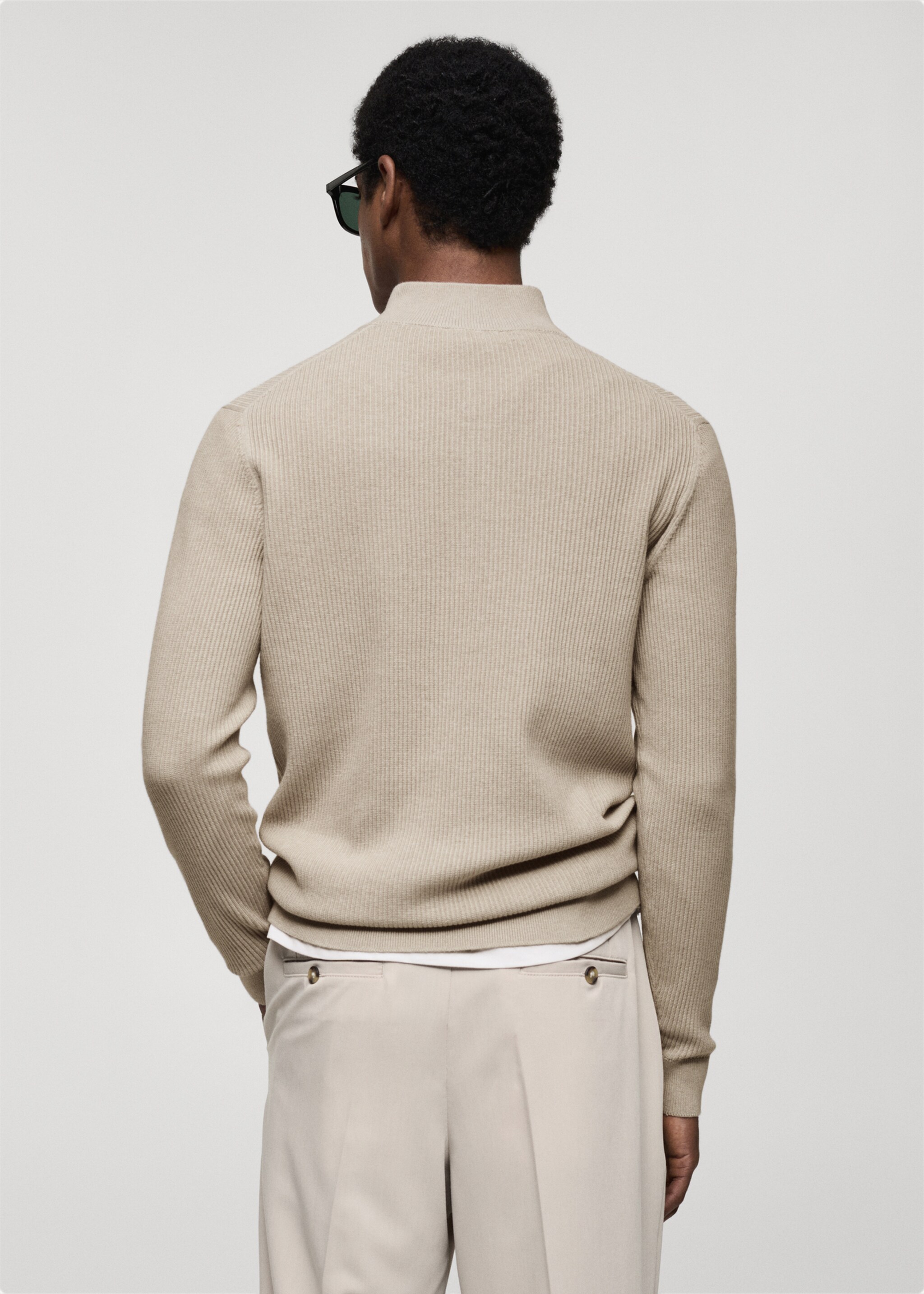 Gerippter Pullover mit Zip-Kragen - Rückseite des Artikels, Beige. Ref: 77034444-00.