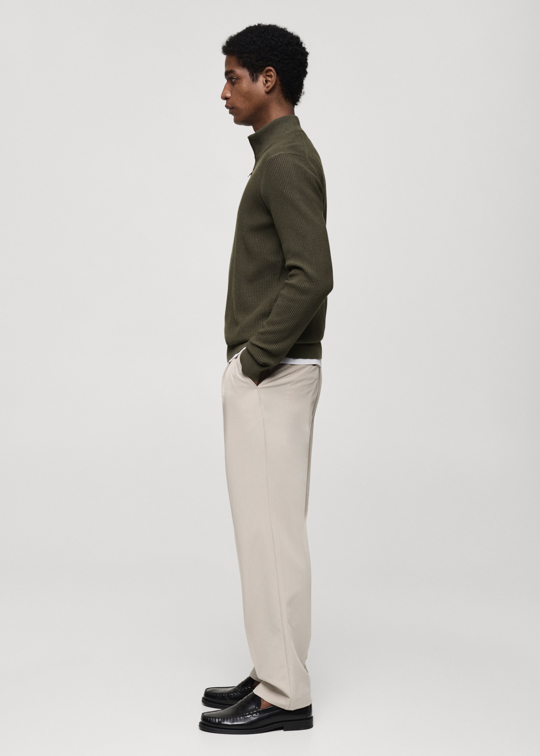 Gerippter Pullover mit Zip-Kragen - Detail des Artikels 2, Khaki. Ref: 77034444-00.