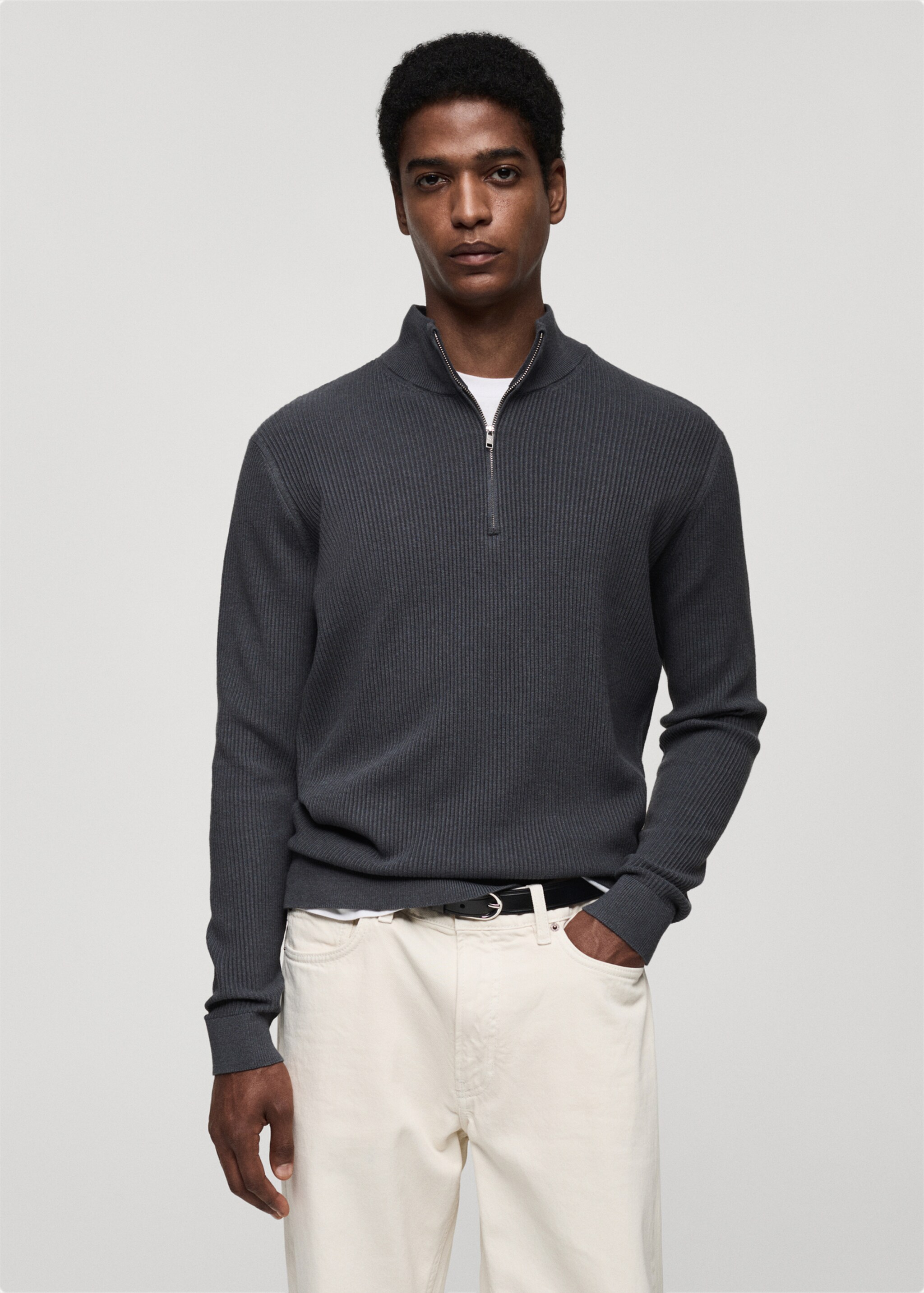 Jersey canalé cuello cremallera - Plano medio, Gris oscuro. Ref: 77034444-00.