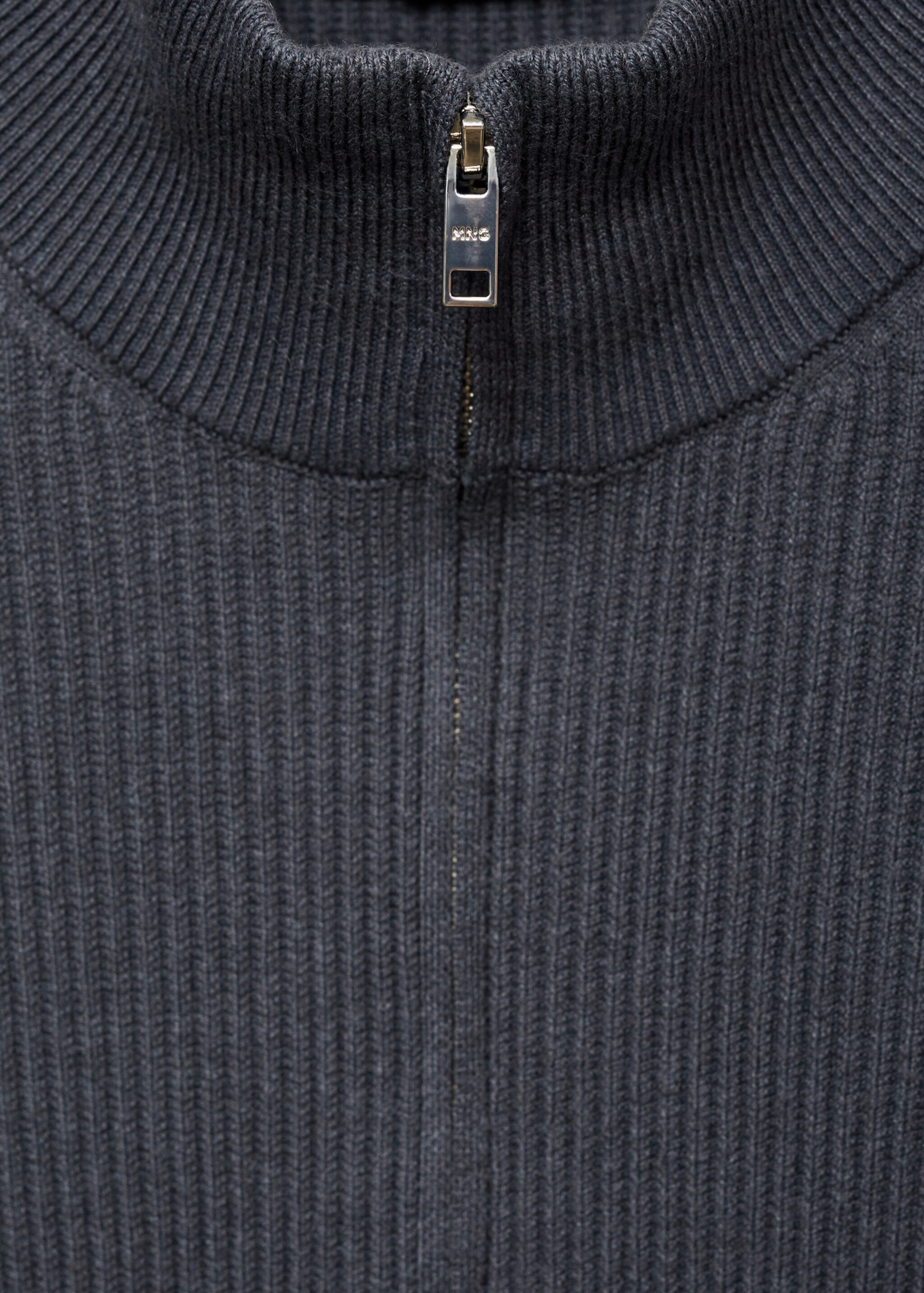 Jersey canalé cuello cremallera - Detalle del artículo 8, Gris oscuro. Ref: 77034444-00.