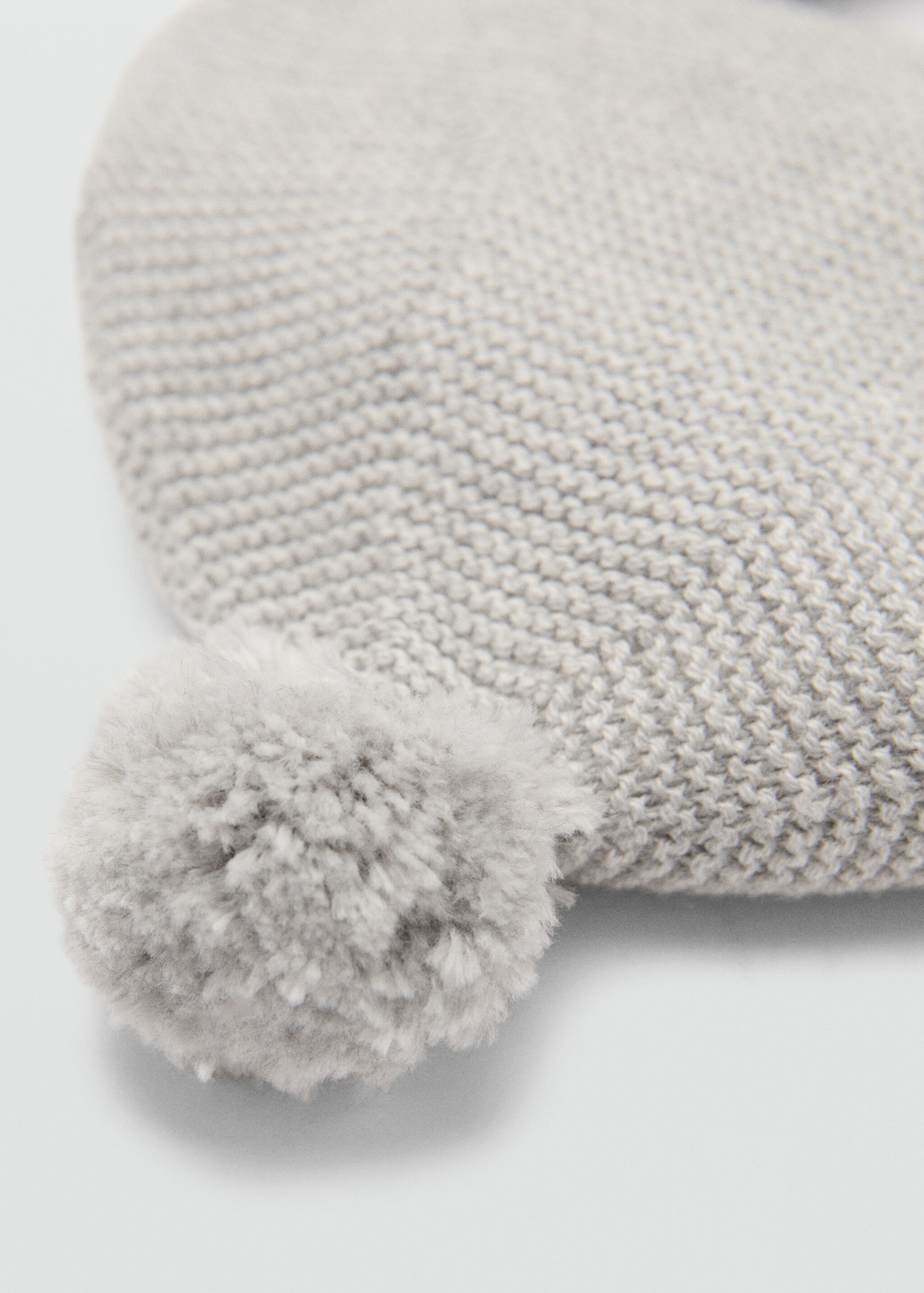 Pom pom cable-knit beanie - Details of the article 1