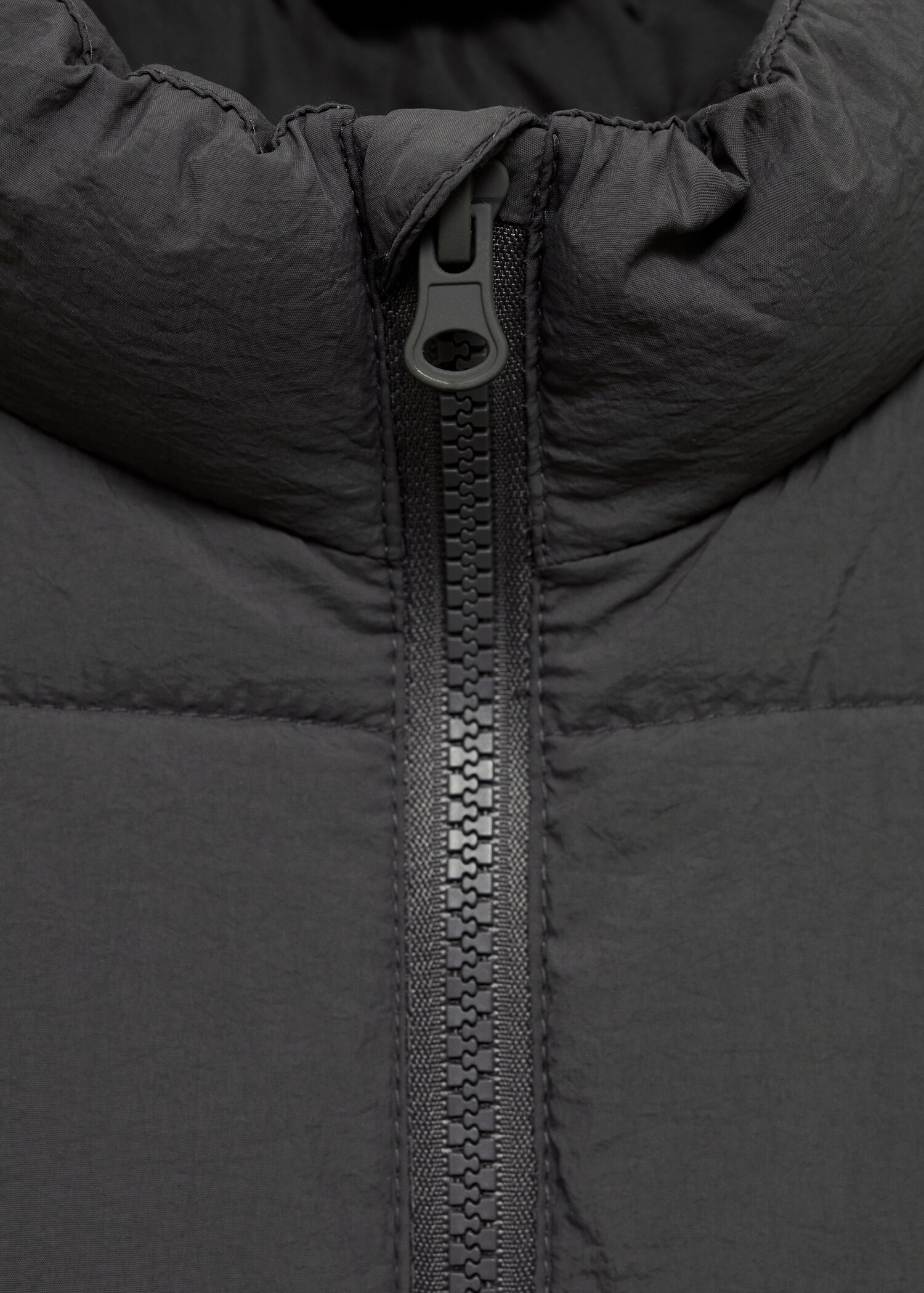 Quilted vest with pockets - Details of the article 0