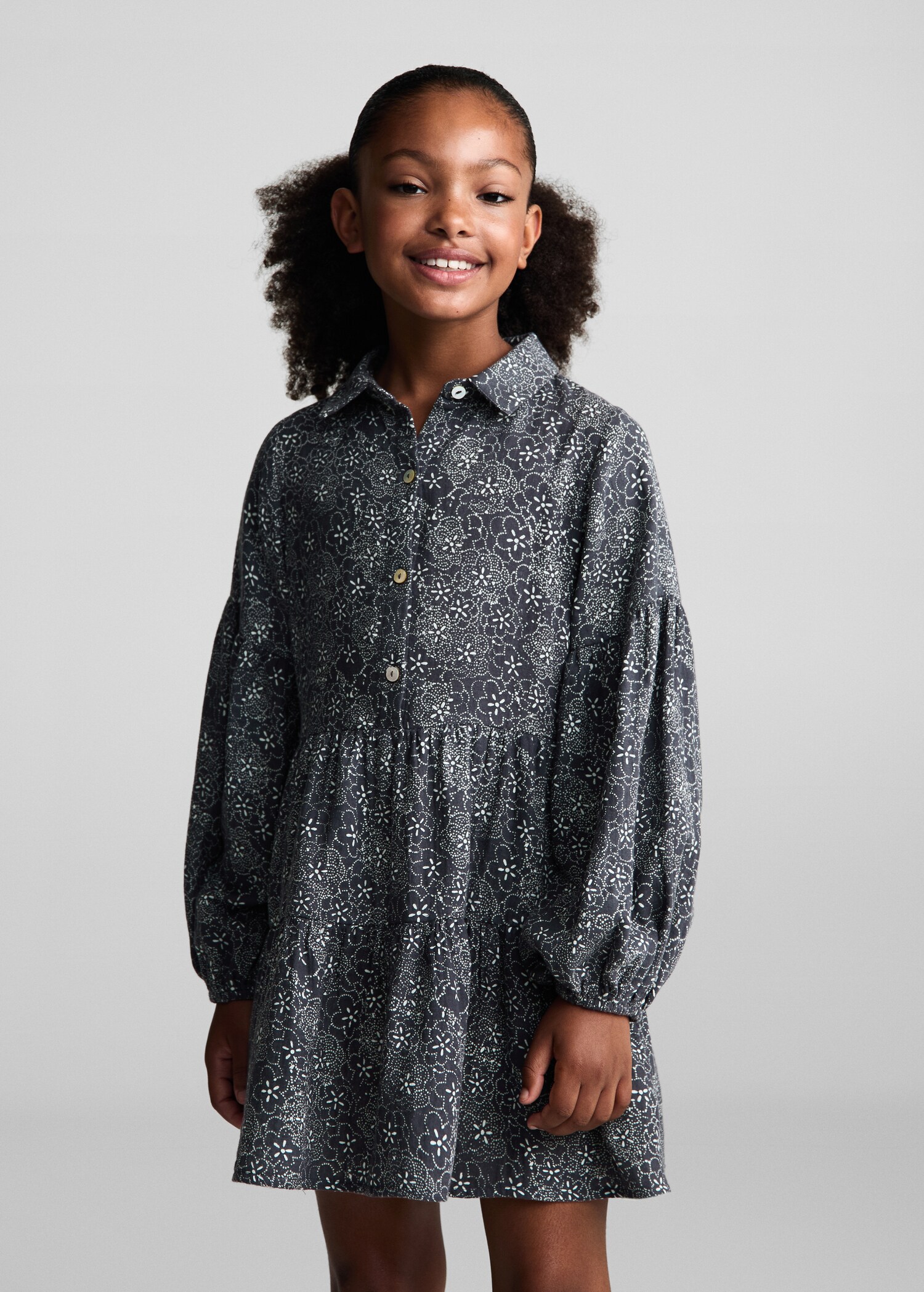 Kleid mit Blumendruck - Mittlere Ansicht