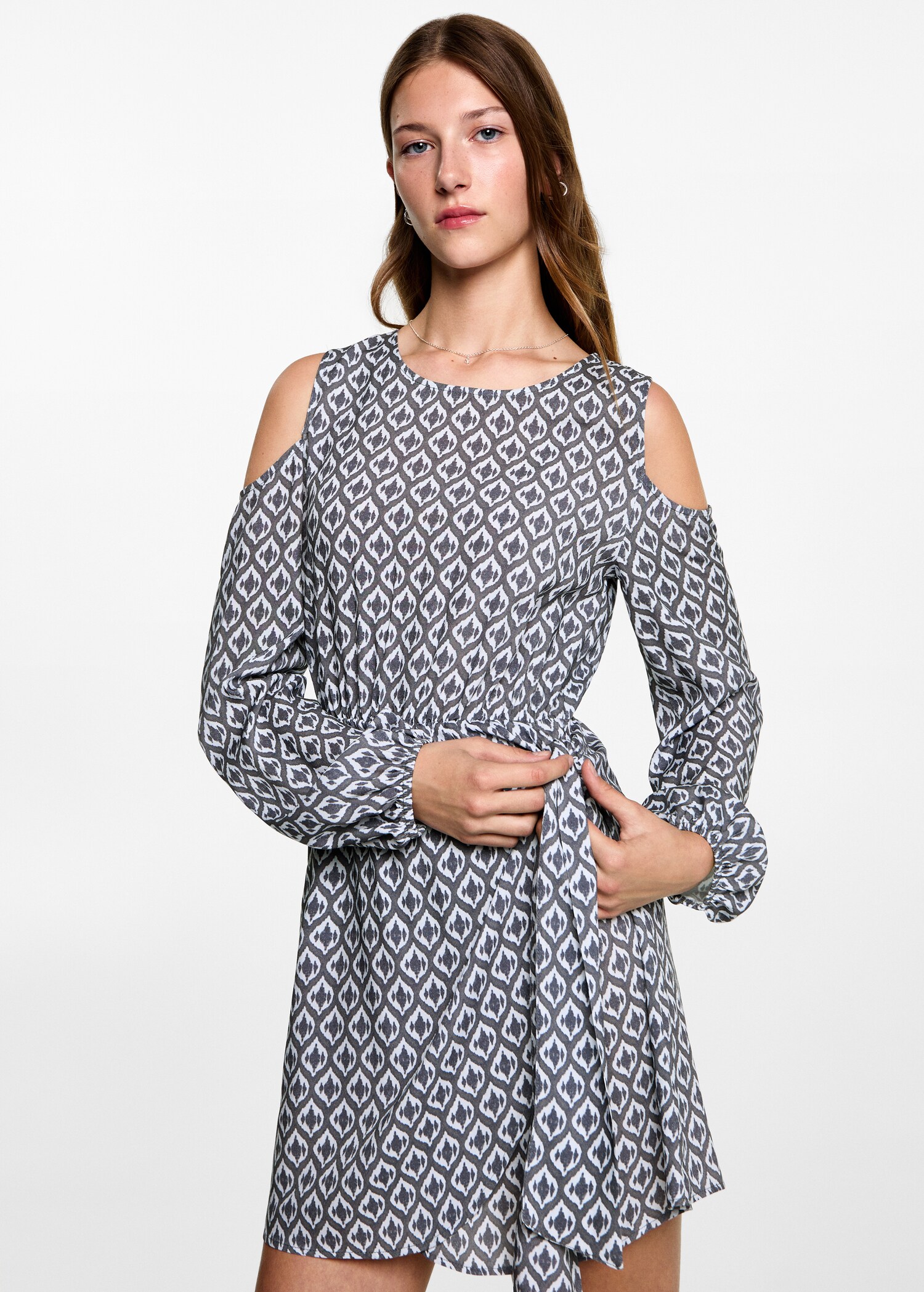 Off shoulder-klänning - Bild av mittparti