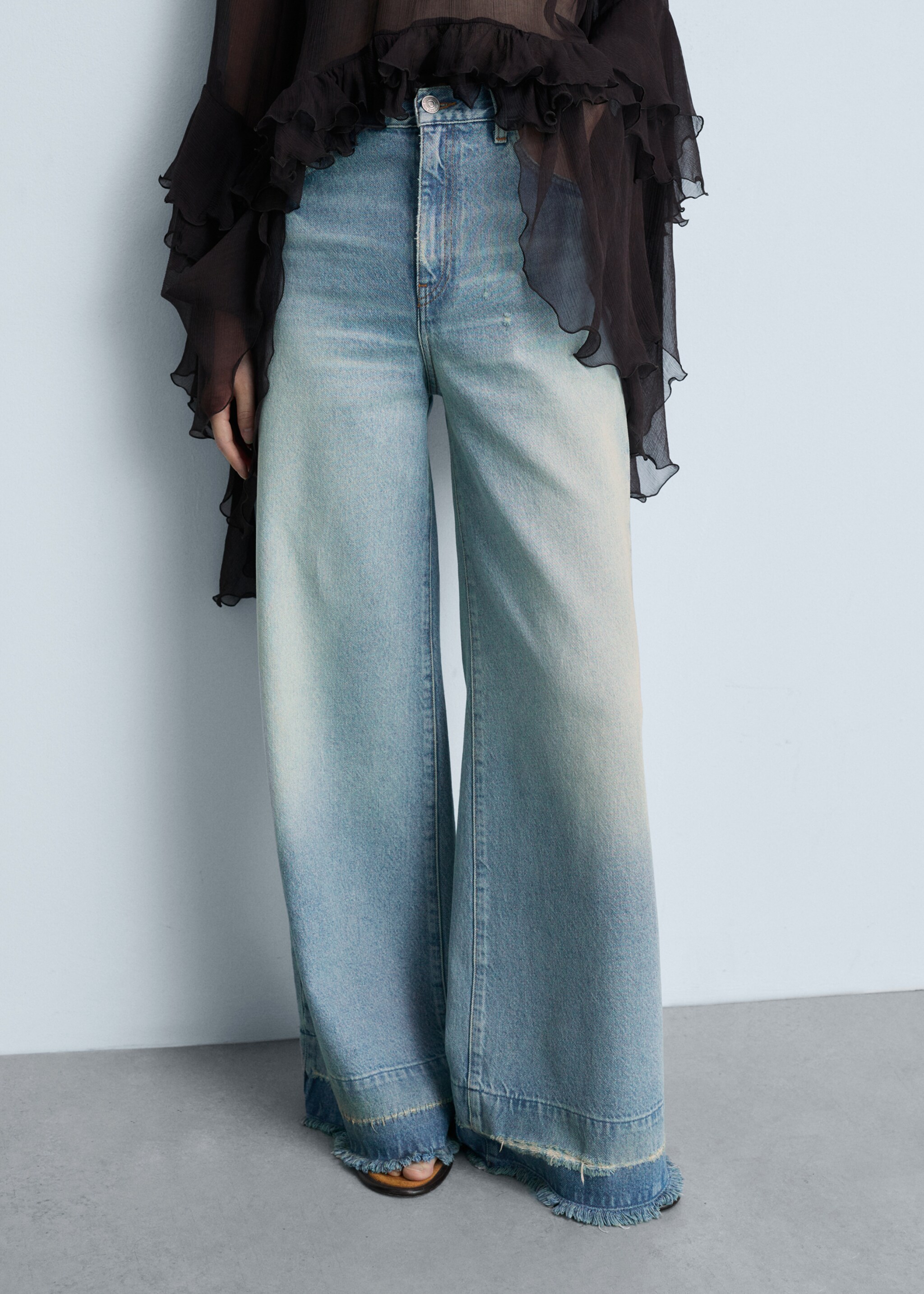 Wideleg low frayed hem jeans - Details of the article 1, Light Blue. Ref: 77034791-00.