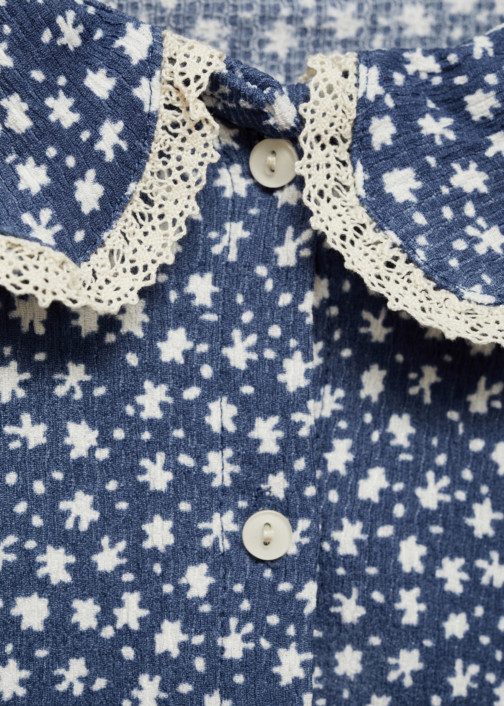 Printed blouse with babydoll collar - Details of the article 8