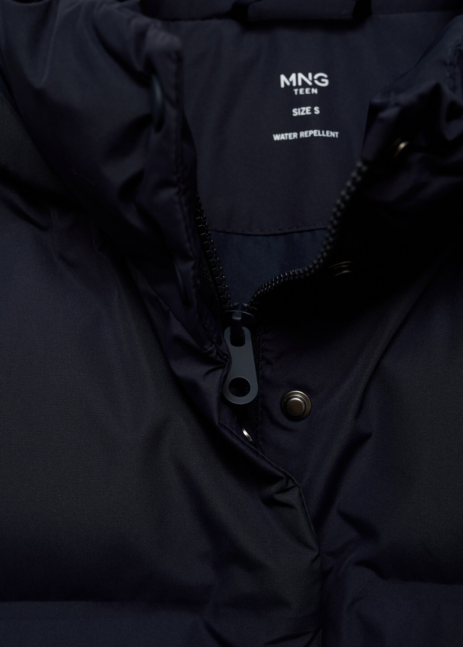 Quilted vest with hood - Details of the article 8