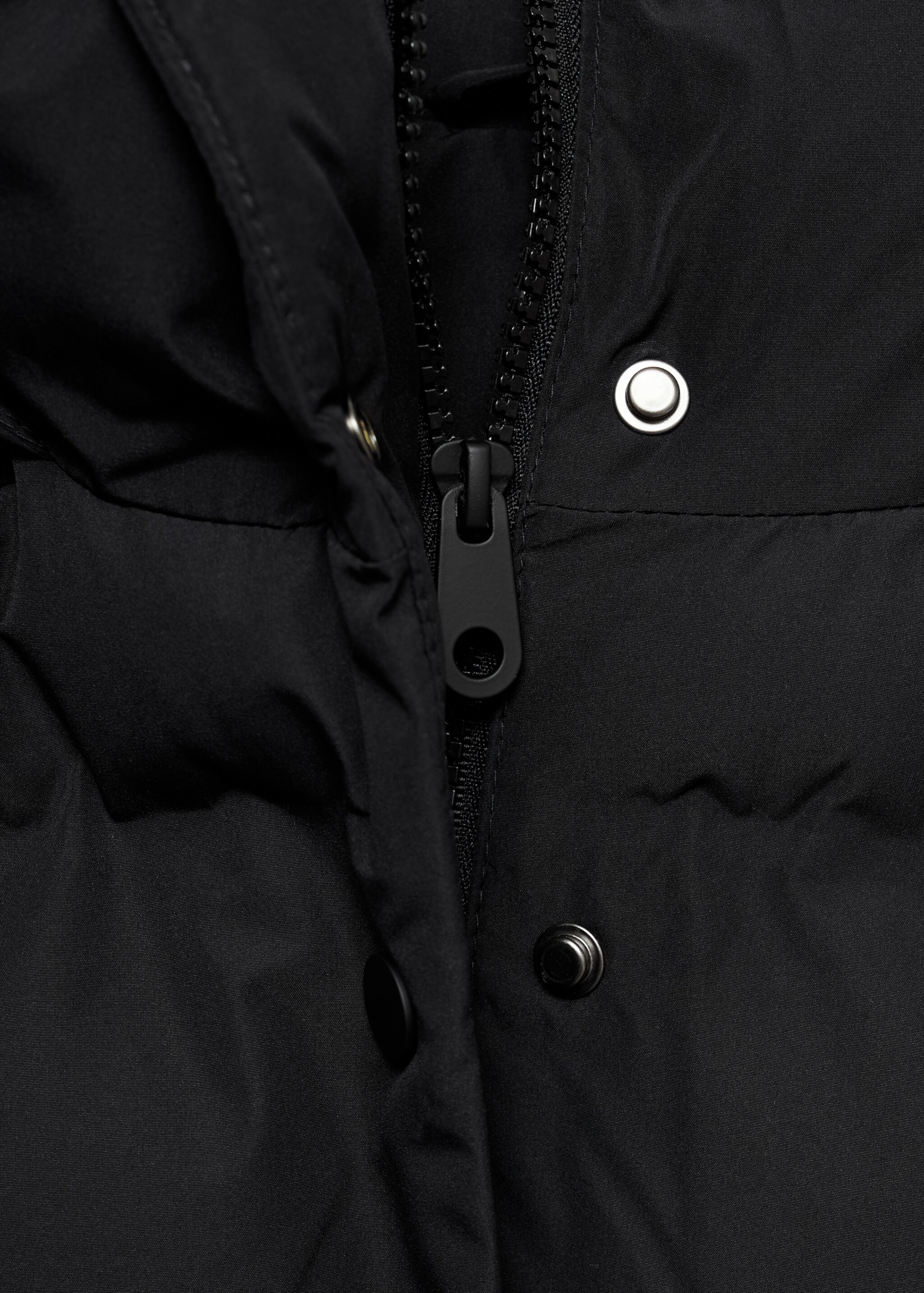 Steppweste mit Kapuze - Detail des Artikels 8, Schwarz. Ref: 77035630-00.