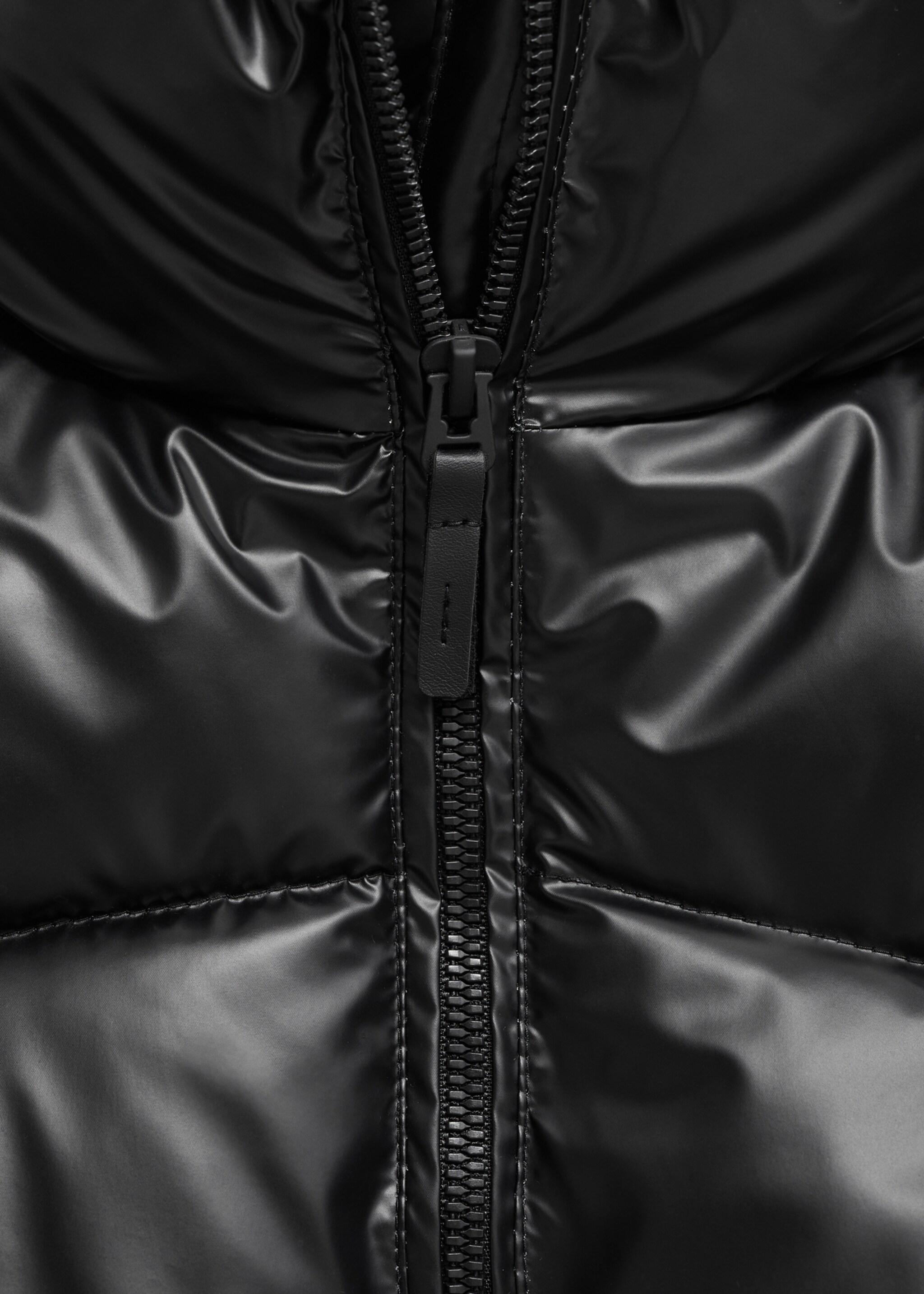 Metallic puffer jacket - Details of the article 8, Black. Ref: 77035631-00.