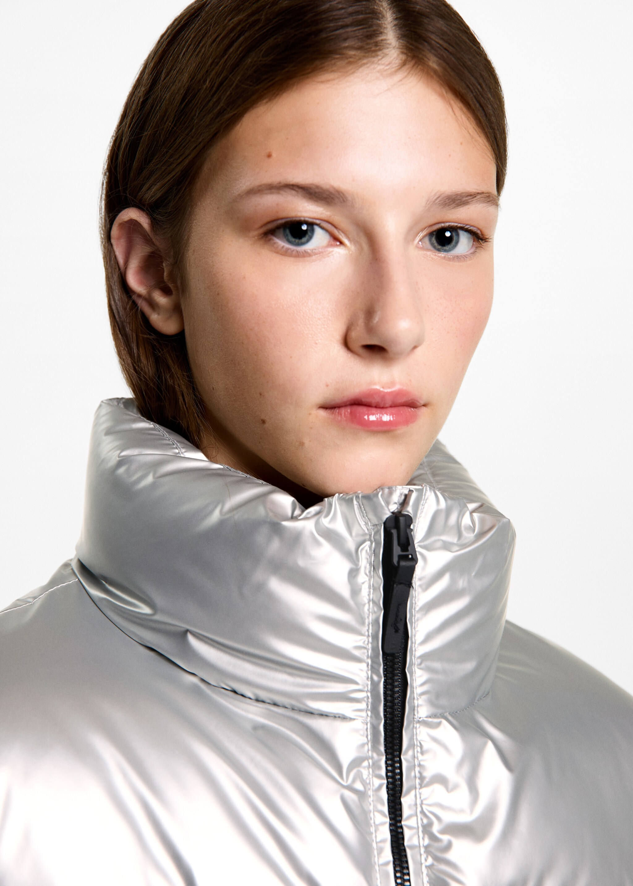 Metallic puffer jacket - Details of the article 1, Silver. Ref: 77035631-00.