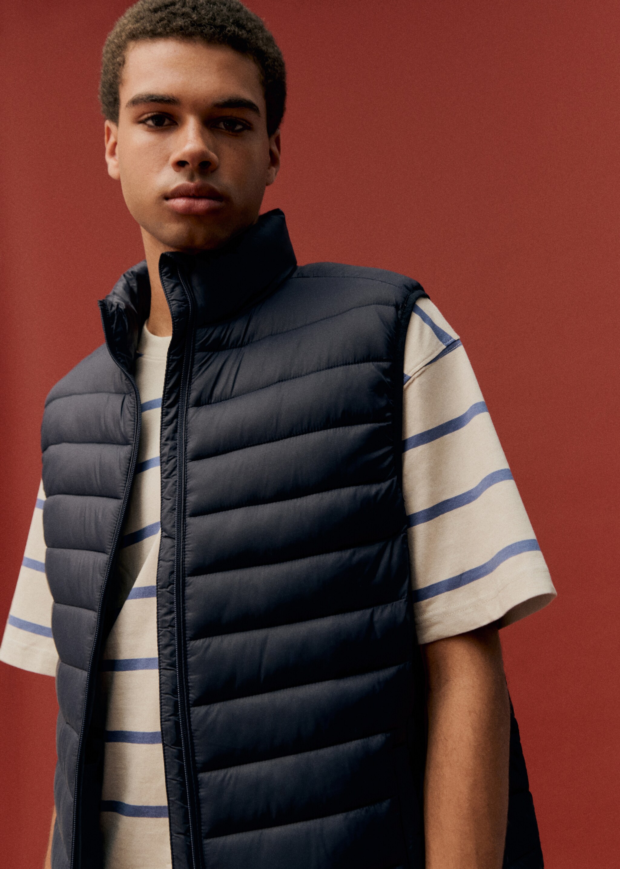 Quilted gilet - Details of the article 5, Dark Navy. Ref: 77035634-00.